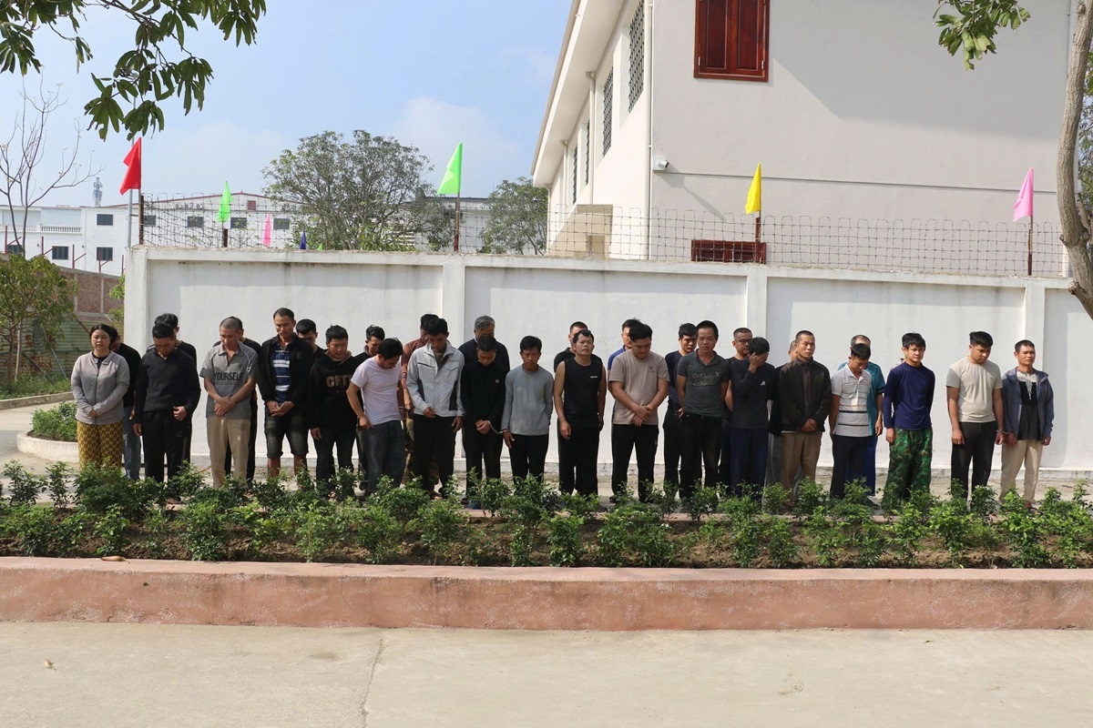 Pha chuyen an, che tao, mua ban, tang tru vu khi anh 12