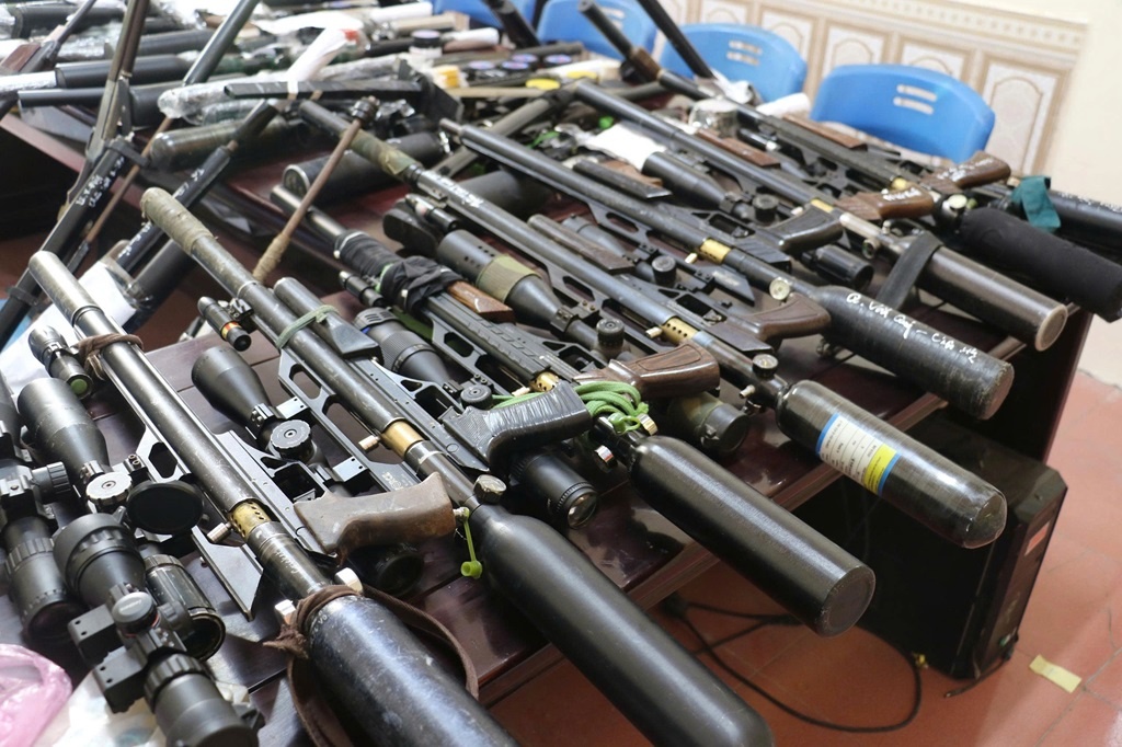 Pha chuyen an, che tao, mua ban, tang tru vu khi anh 8