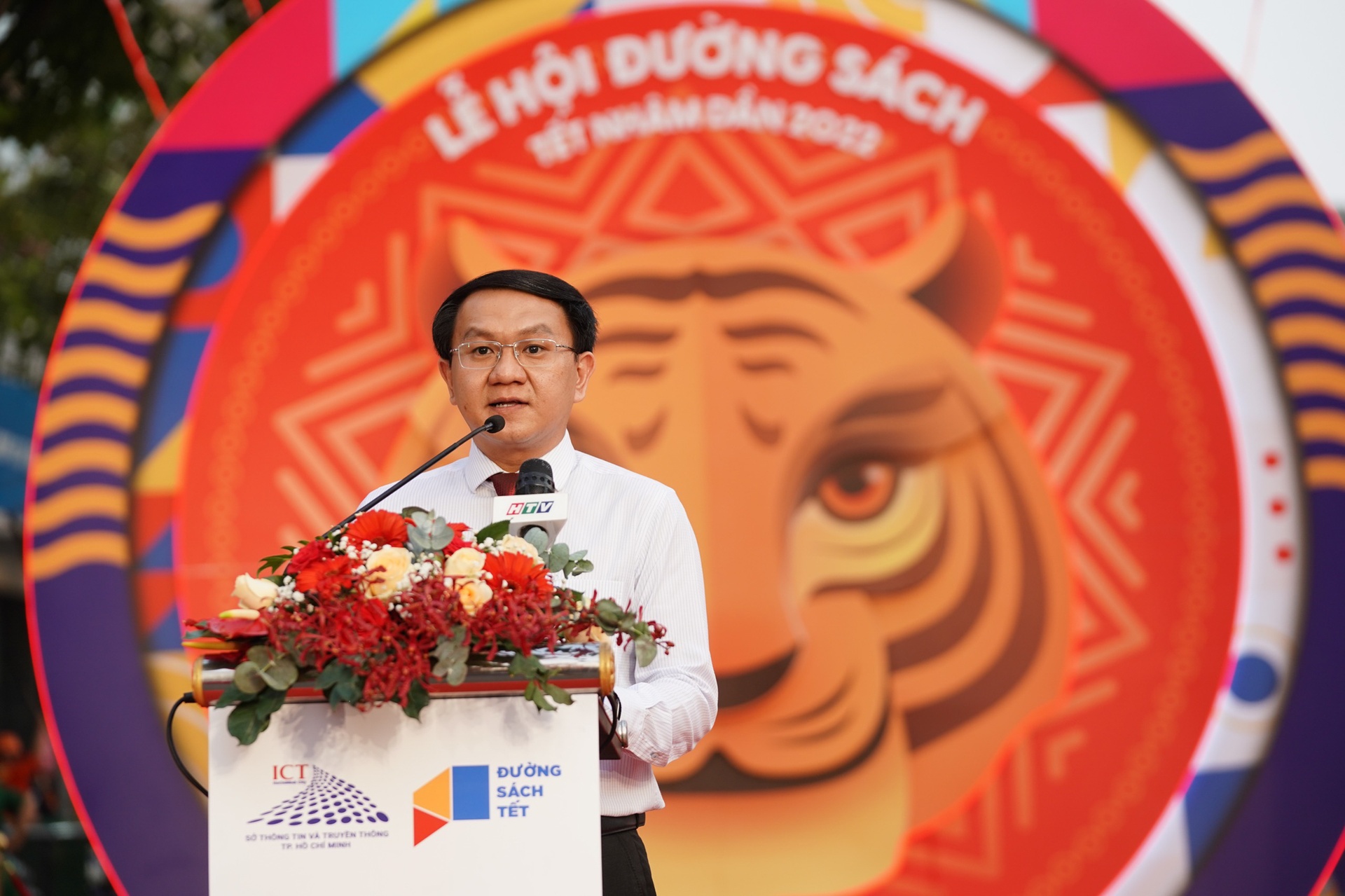 Khai mac duong sach Tet anh 2