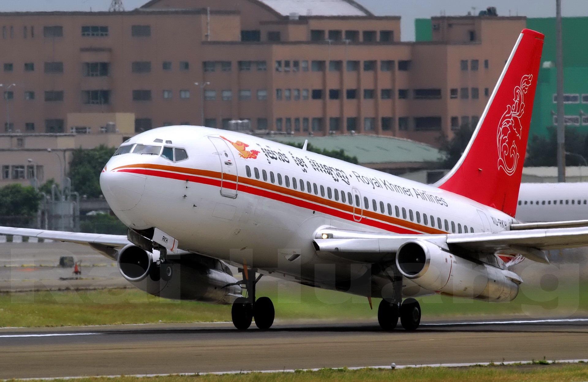 may bay Royal Khmer Airlines bi bo quen o San bay Noi Bai anh 2
