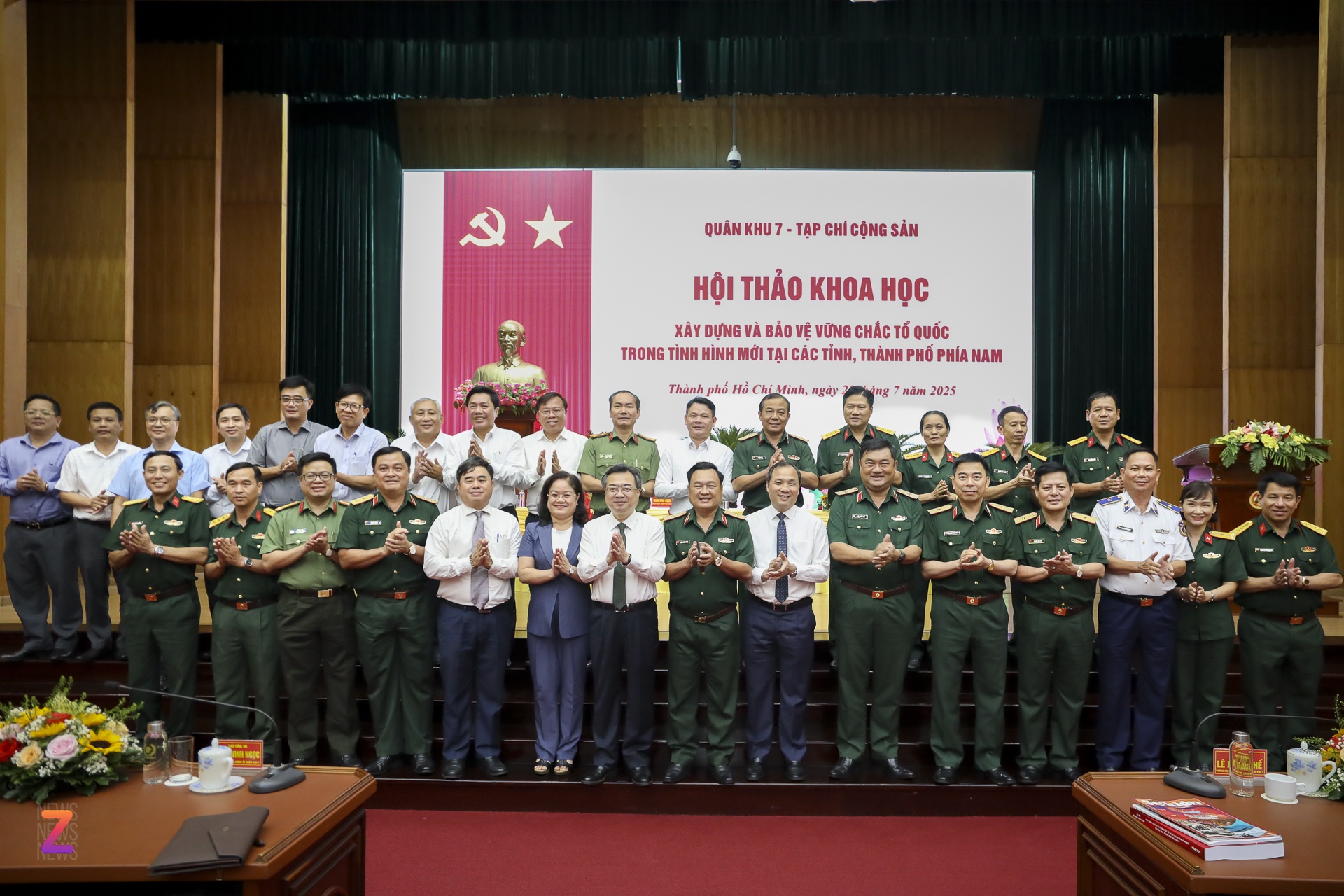 tap chi cong san anh 11