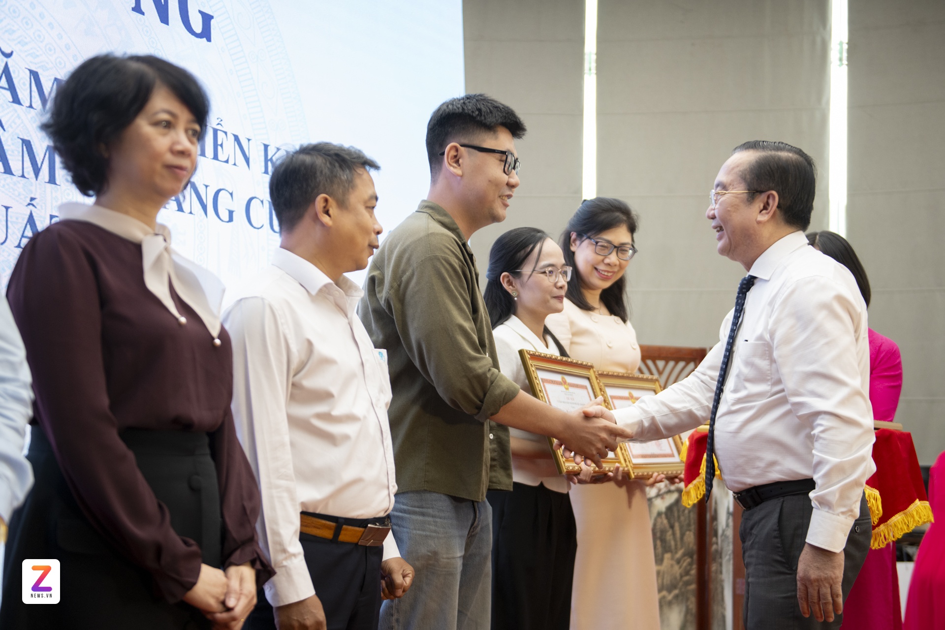 hội xuất bản ảnh 13