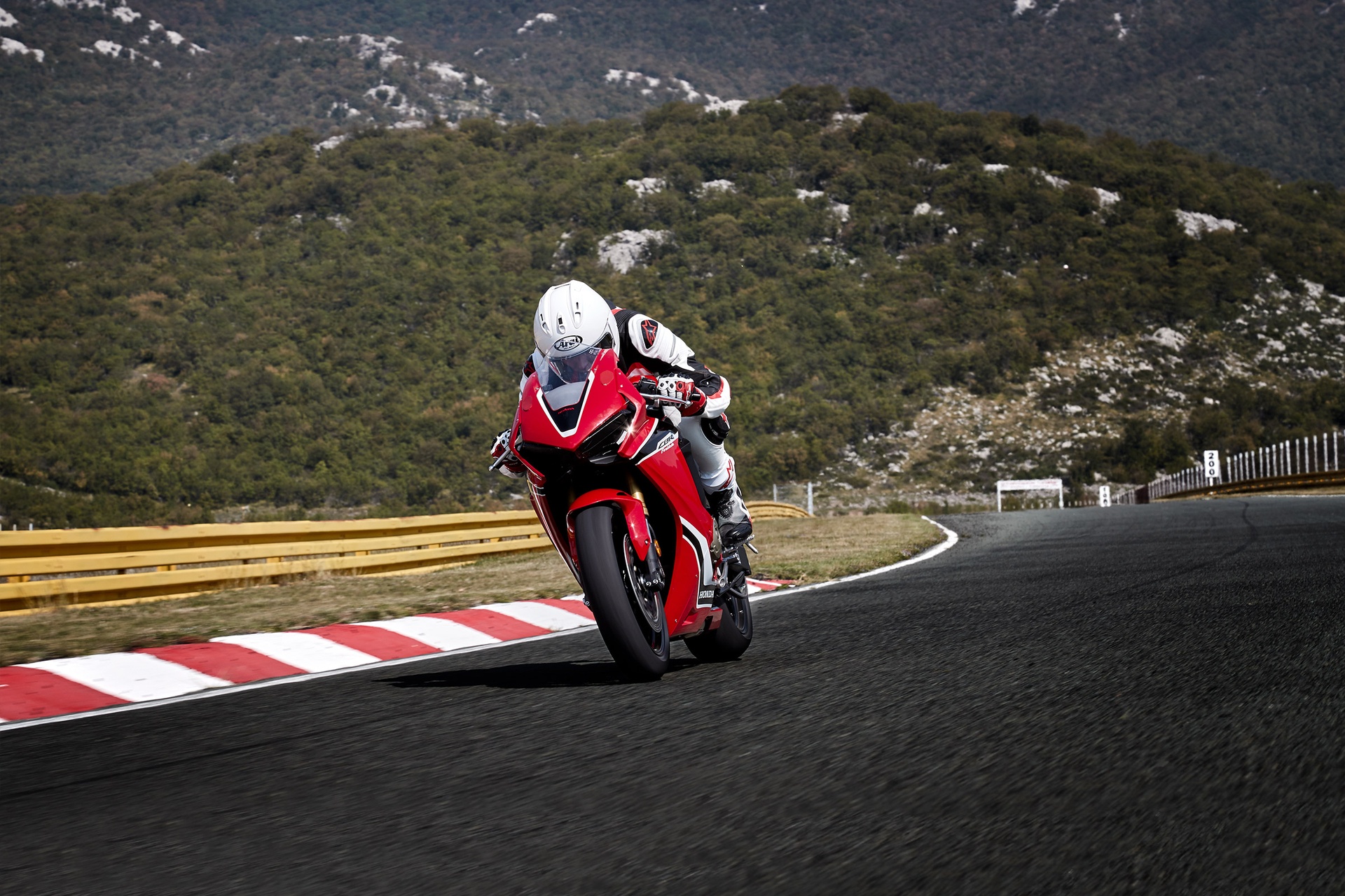 Honda CBR1000RR 2019 ra mắt tại Malaysia ảnh 2 Honda CBR1000RR 2019 ra mat tai Malaysia anh 2