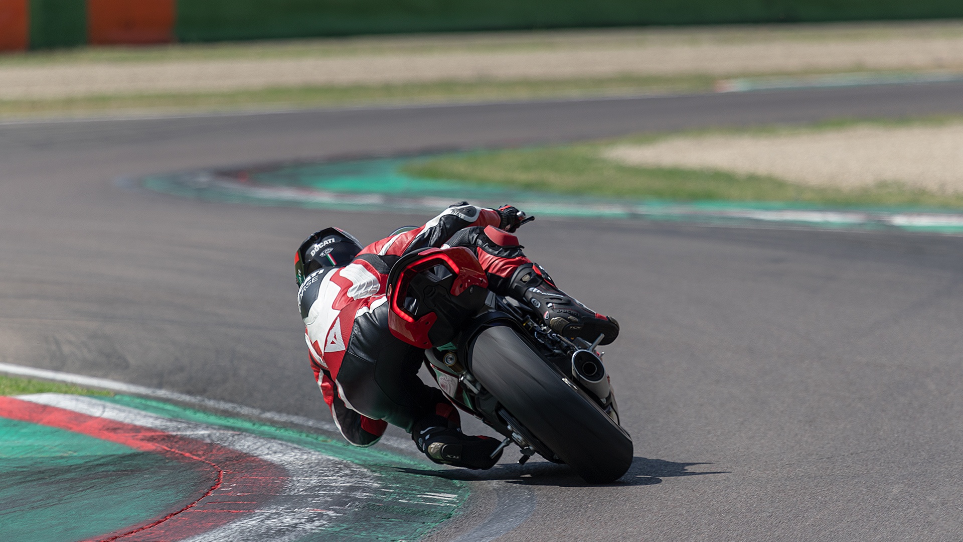 Ducati Panigale V2 ra mắt ảnh 2 Ducati Panigale V2 ra mat anh 2