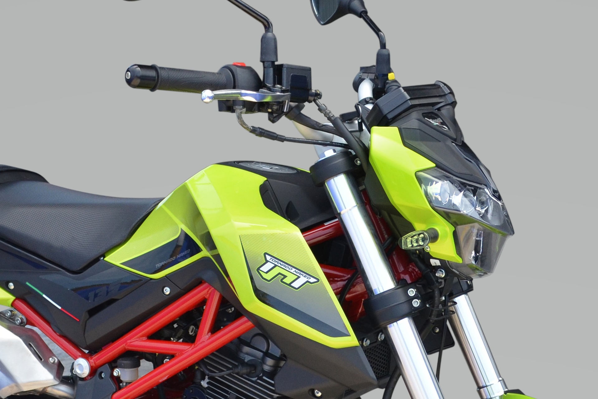 Benelli TNT 135 2020 co them mau moi anh 3