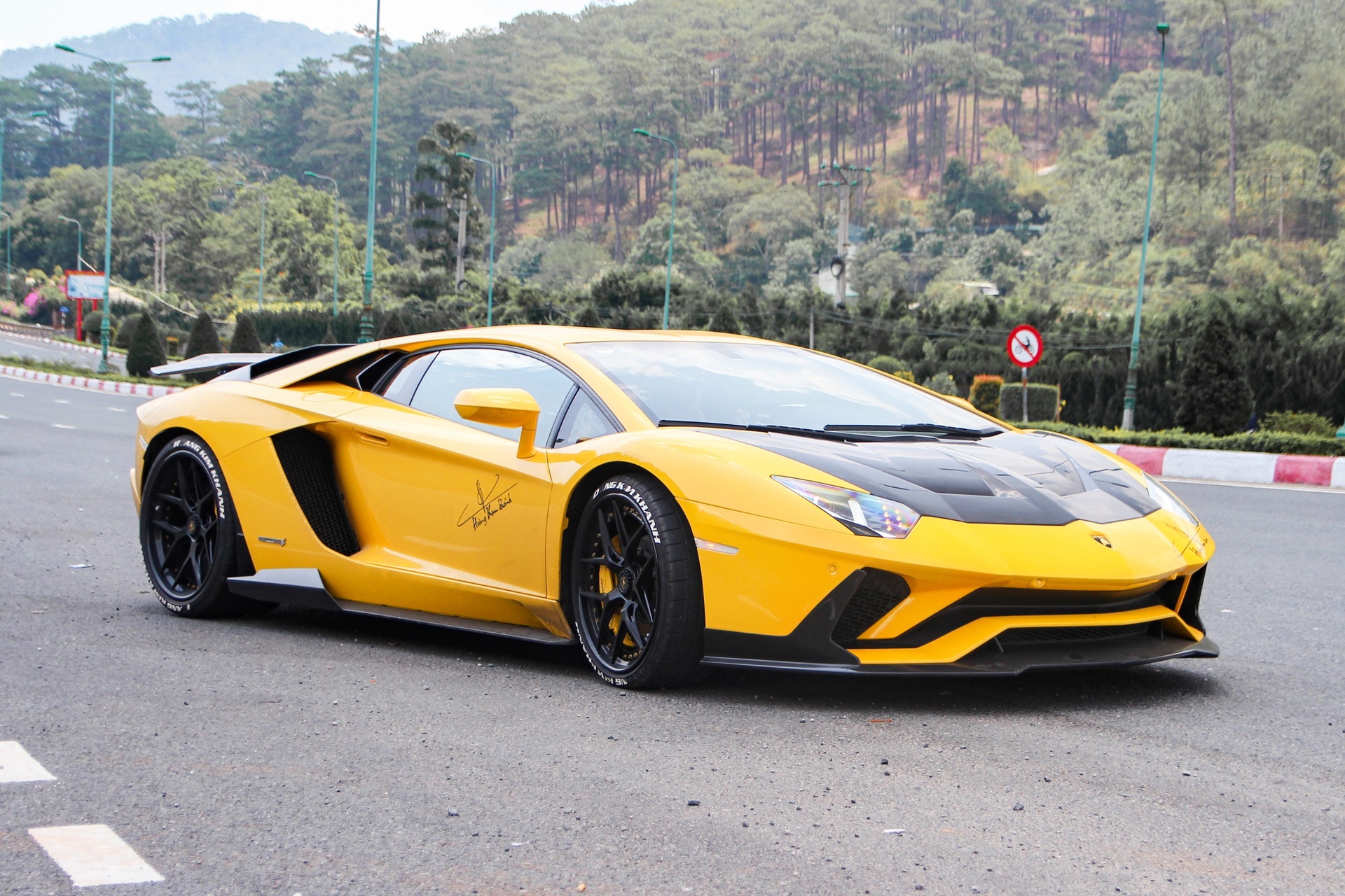 4 chiec Lamborghini Aventador do khung anh 7