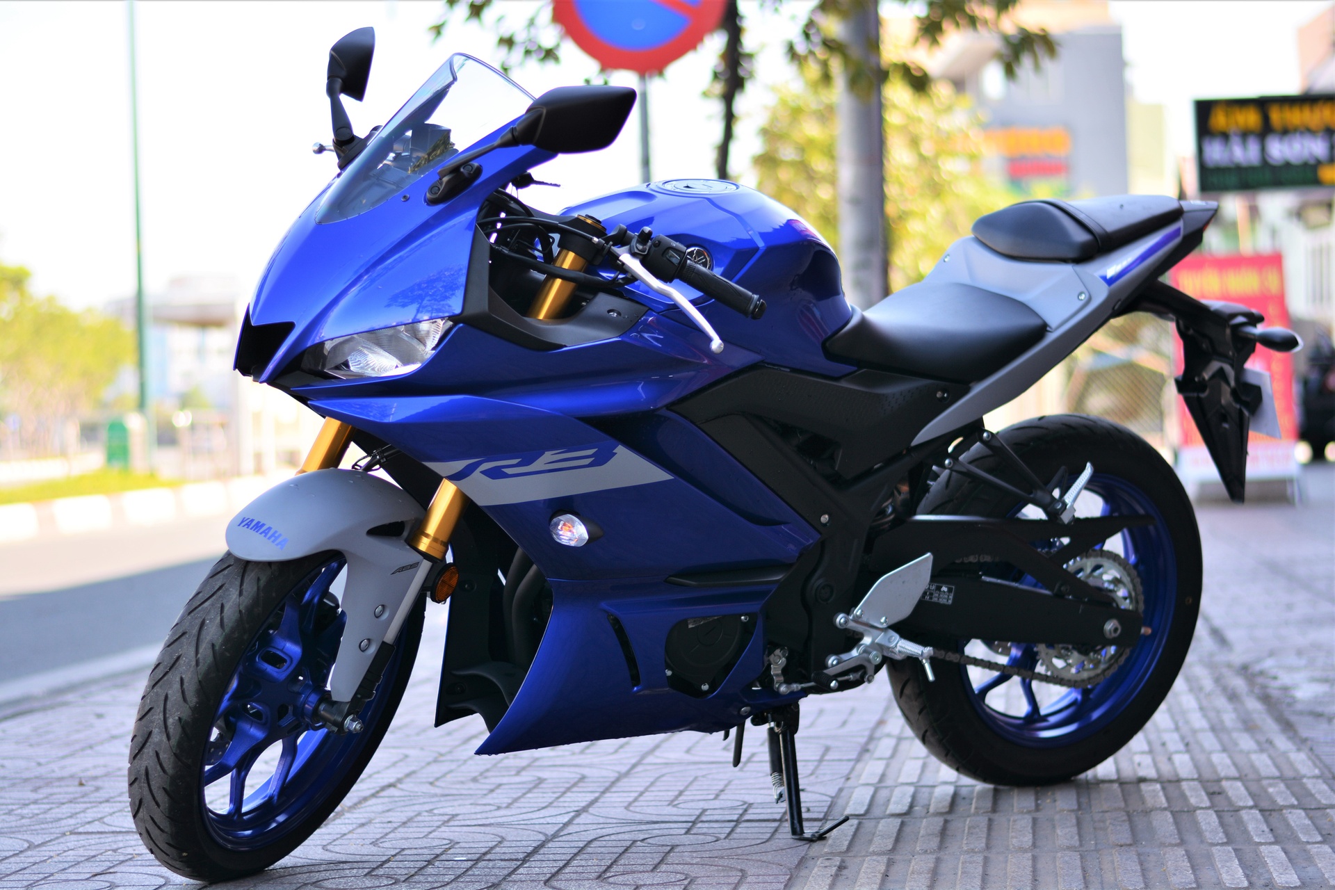 CFMoto 300SR dau Yamaha R3 anh 2