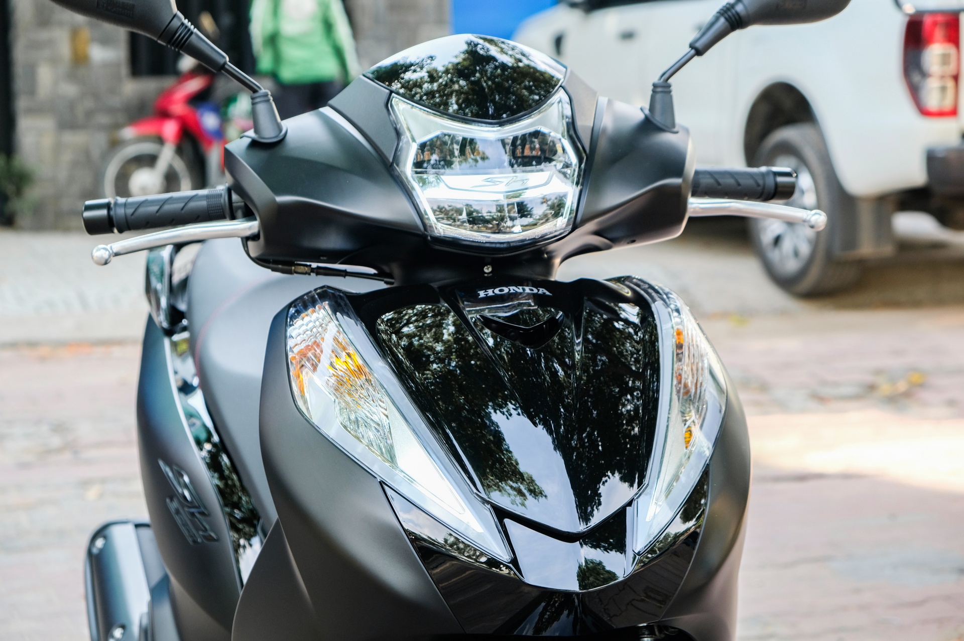 Chi tiet Honda SH 300i Total Black Edition anh 8