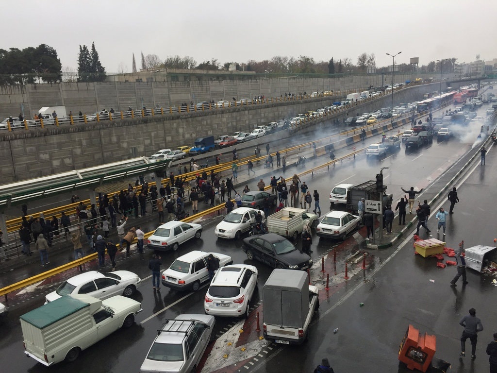 Iran tham sat hon 100 nguoi anh 5