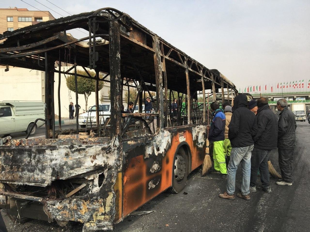Iran tham sat hon 100 nguoi anh 3