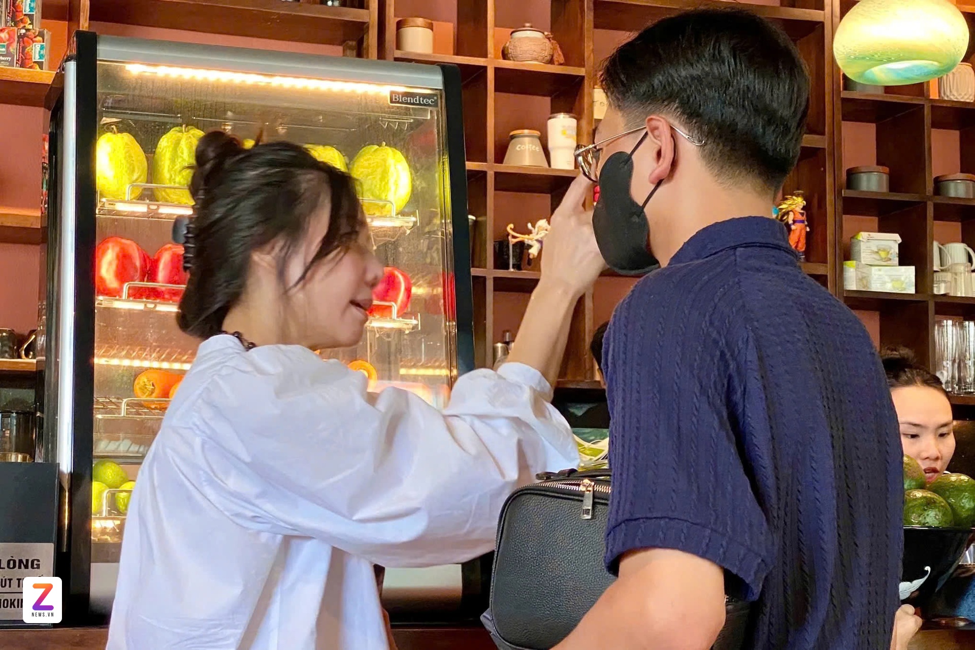 Báo Dân Xã danh nhan vien cafe anh 1