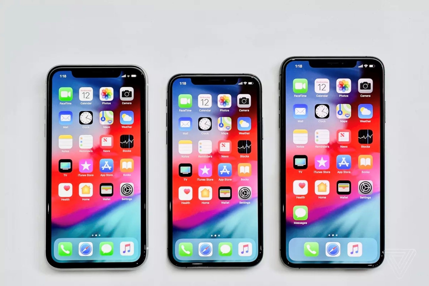 galaxy s10e co tot hon iphone xr anh 3