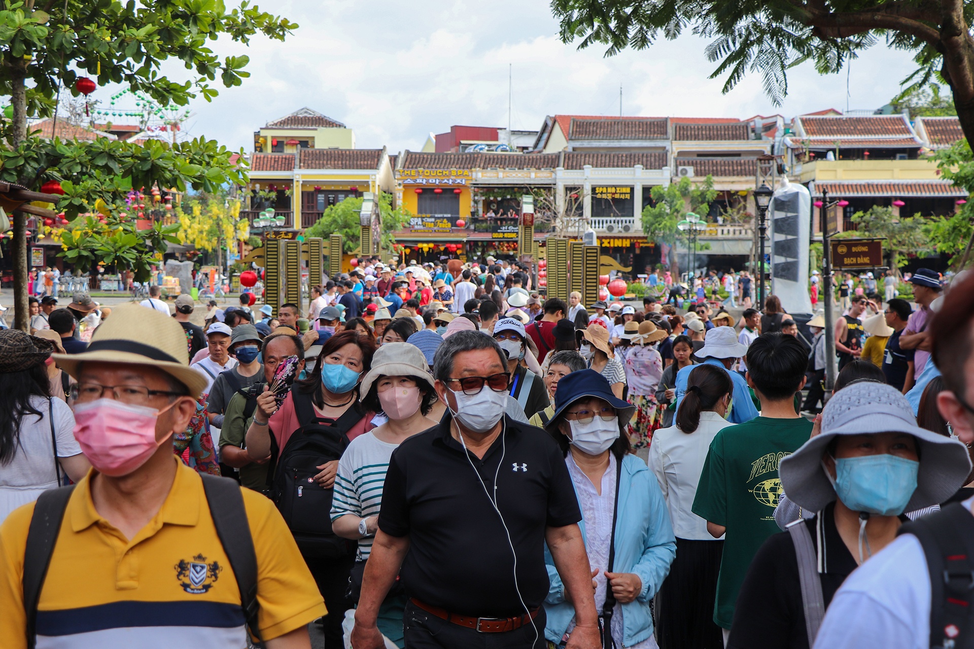 tham quan Hoi An anh 1