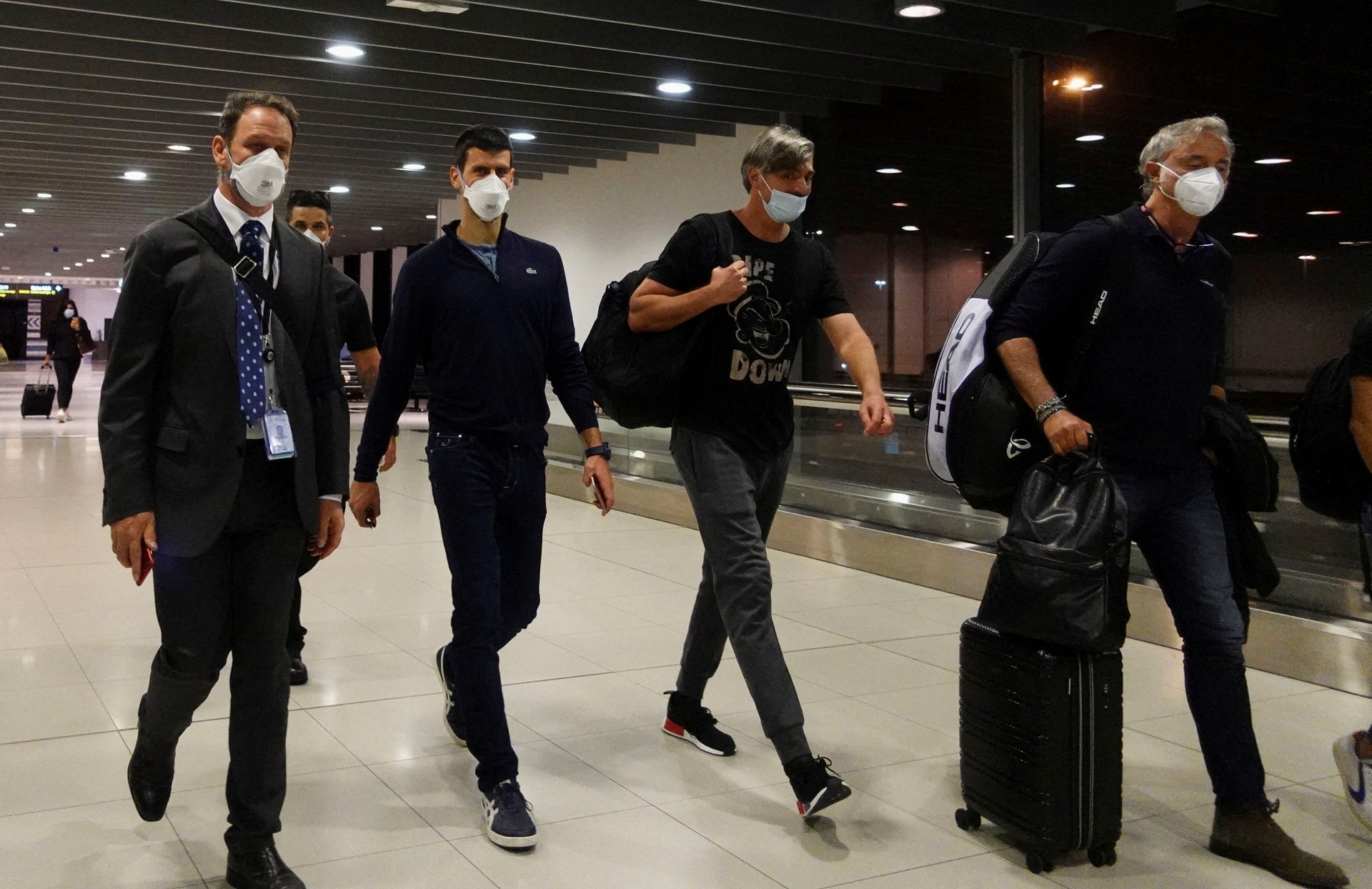 djokovic len may bay anh 1