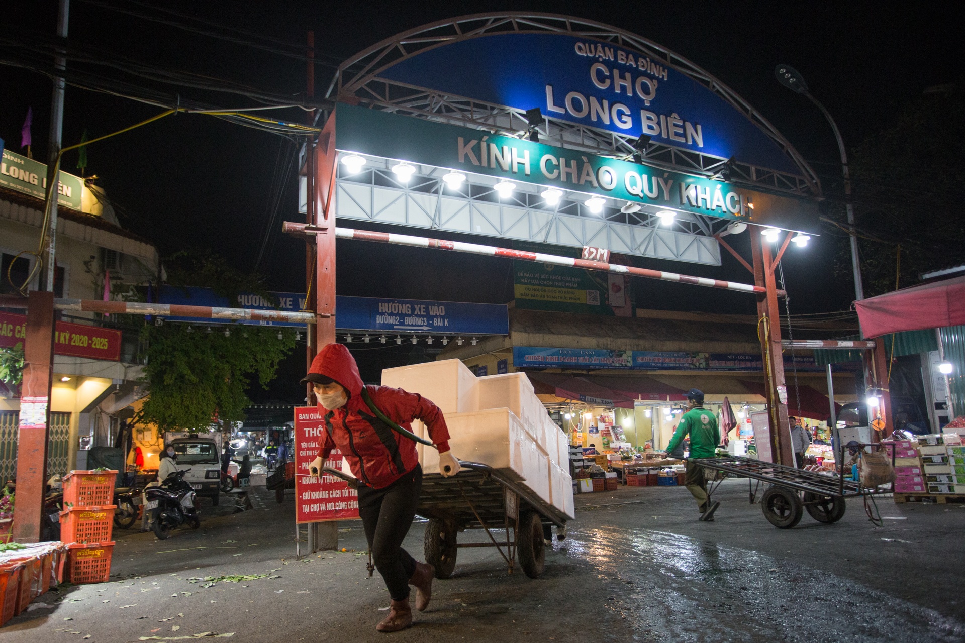 nguoi lao dong muu sinh dem lanh anh 1