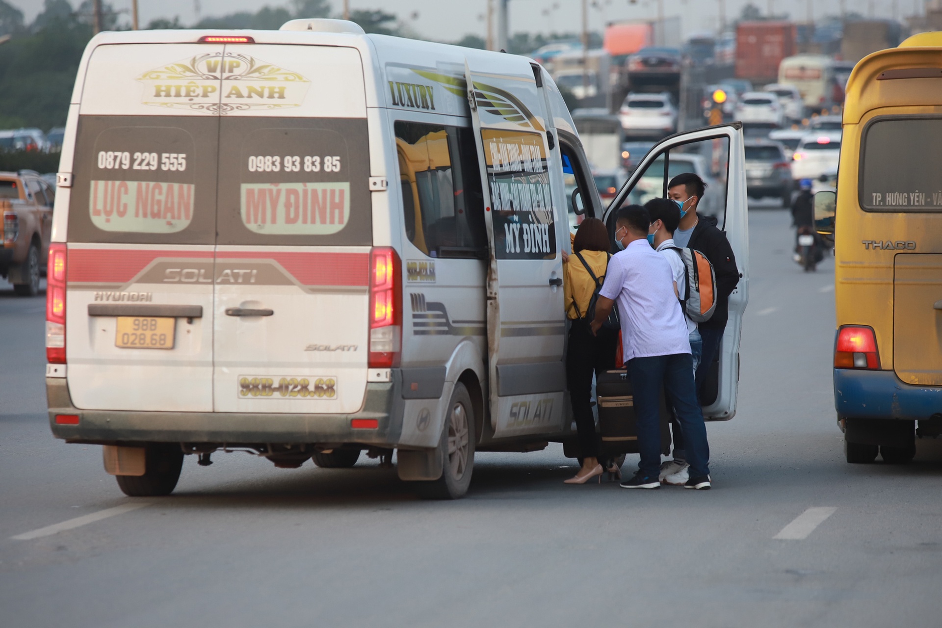 un un xe co truoc ngay nghi le anh 11