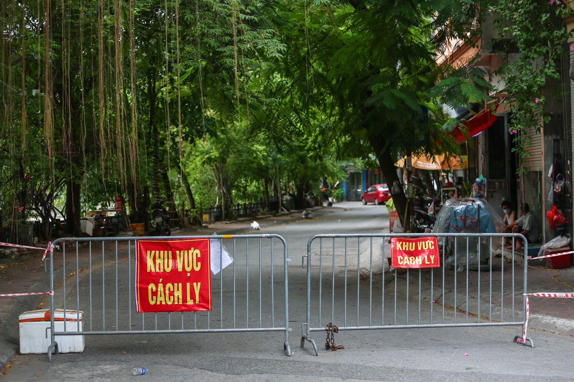 Dich Covid-19 Ha Noi,  gian cach xa hoi Ha Noi anh 1