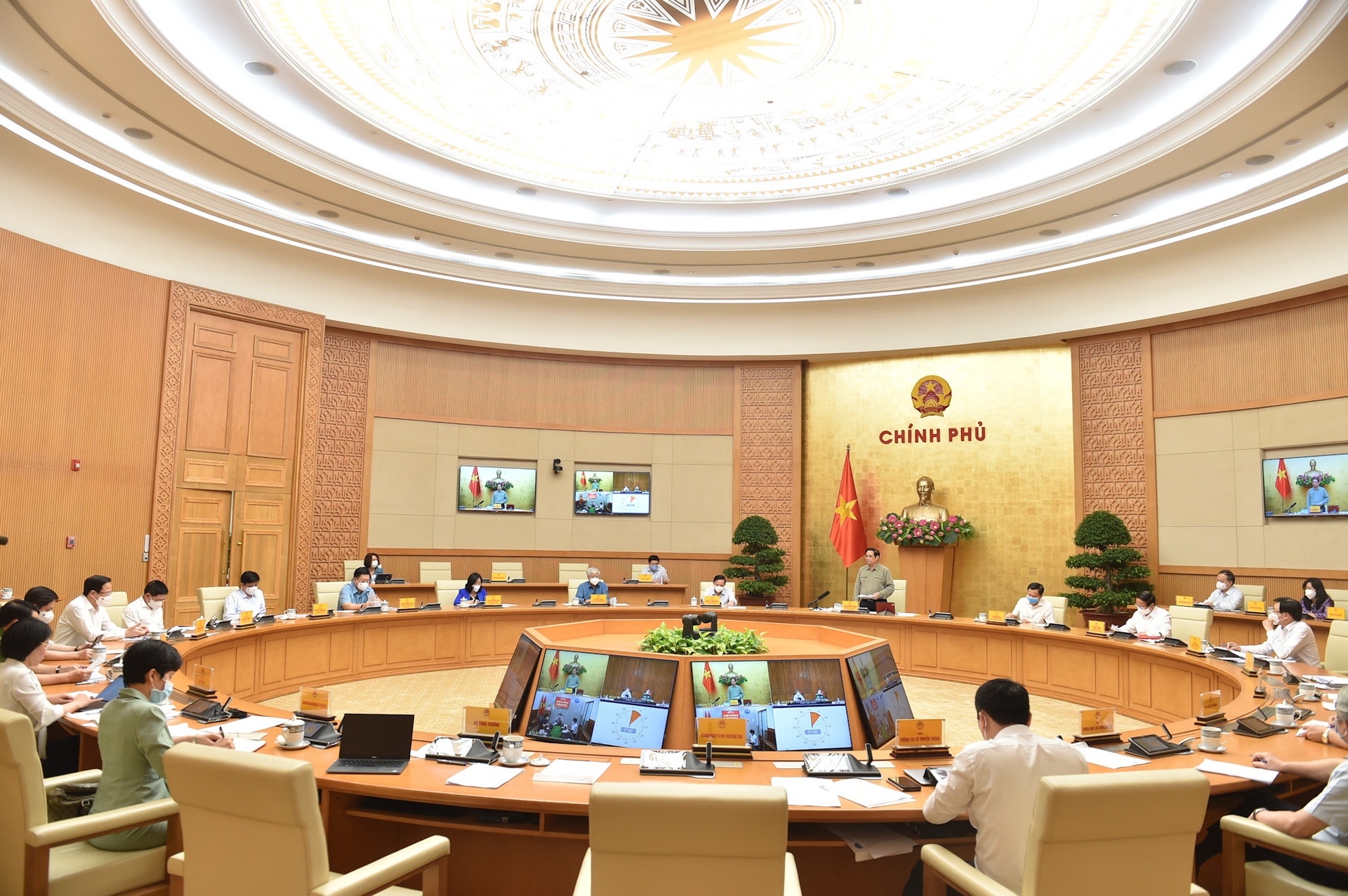 Dich Covid-19 Ha Noi,  gian cach xa hoi Ha Noi anh 1