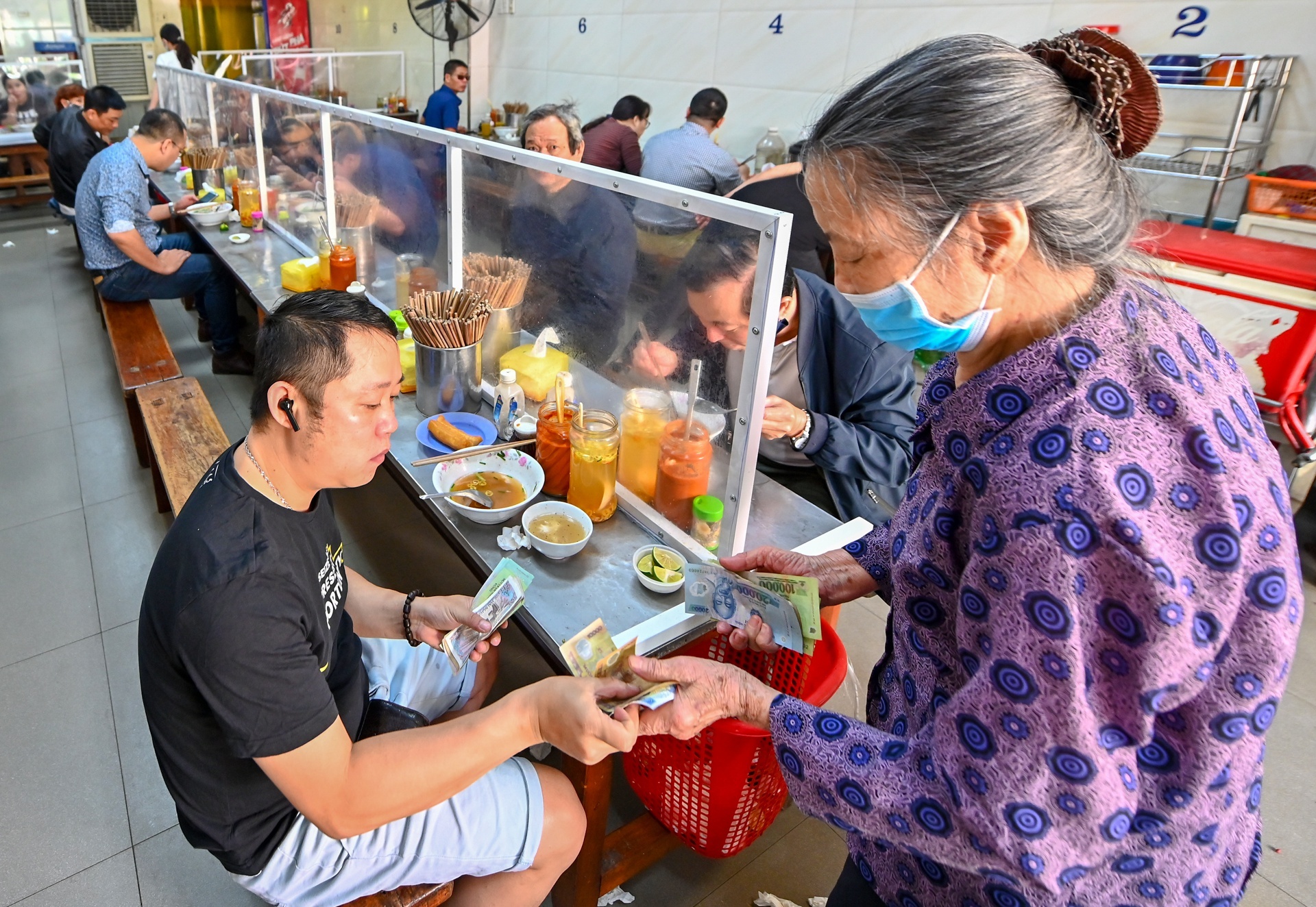 Ha Noi cho hang quan ban tai cho anh 1