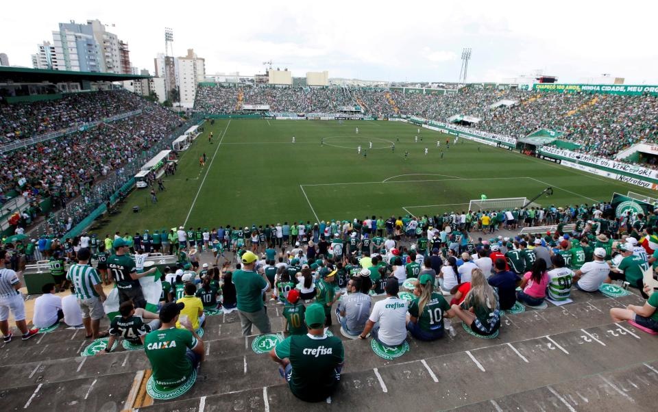 doi bong Chapecoense thi dau tran dau anh 1