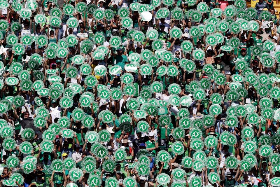 doi bong Chapecoense thi dau tran dau anh 2