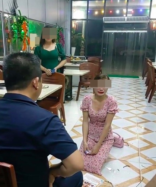 bat khach quy goi xin loi de livestream anh 1