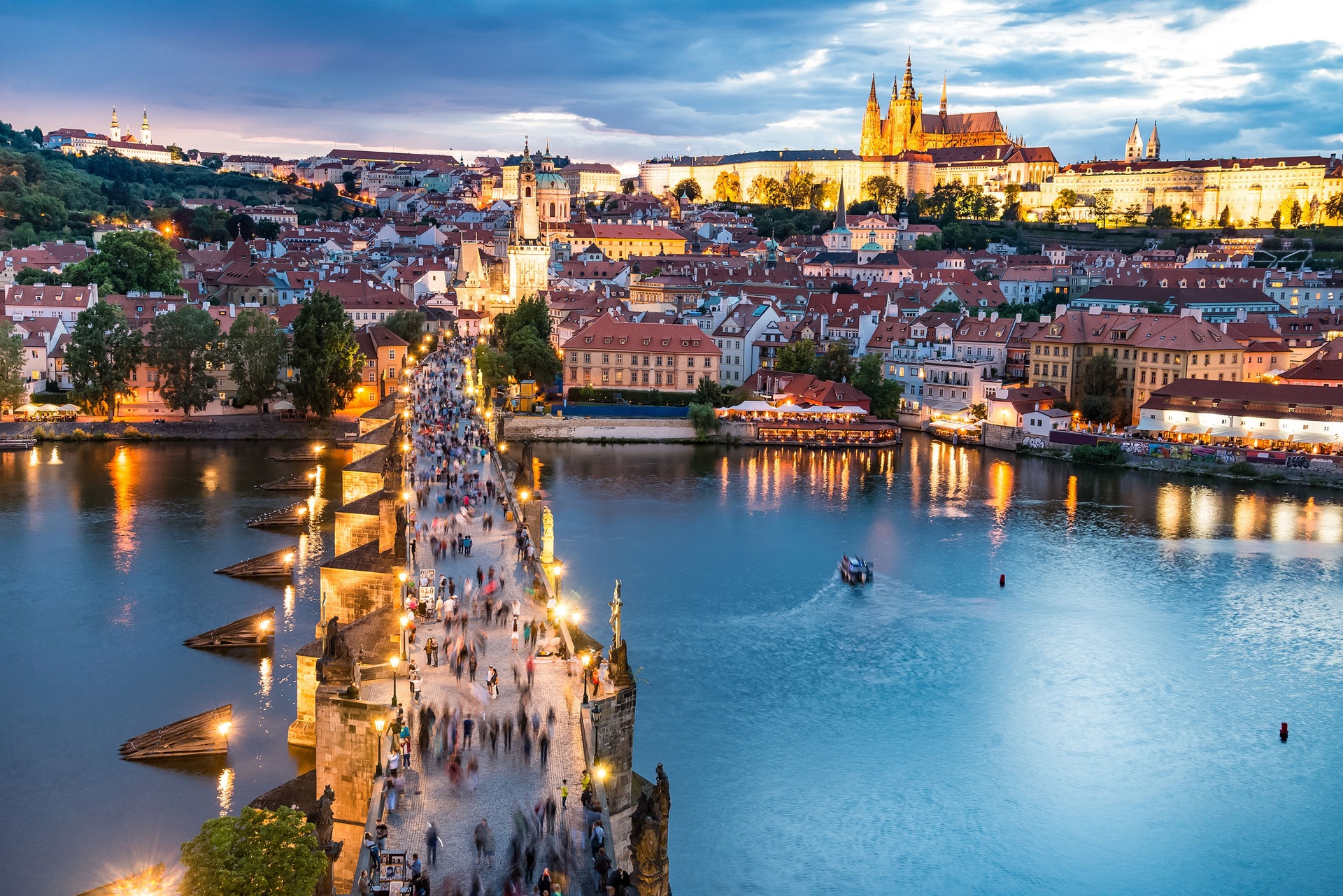 Praha muon xoa so tiec tung anh 1