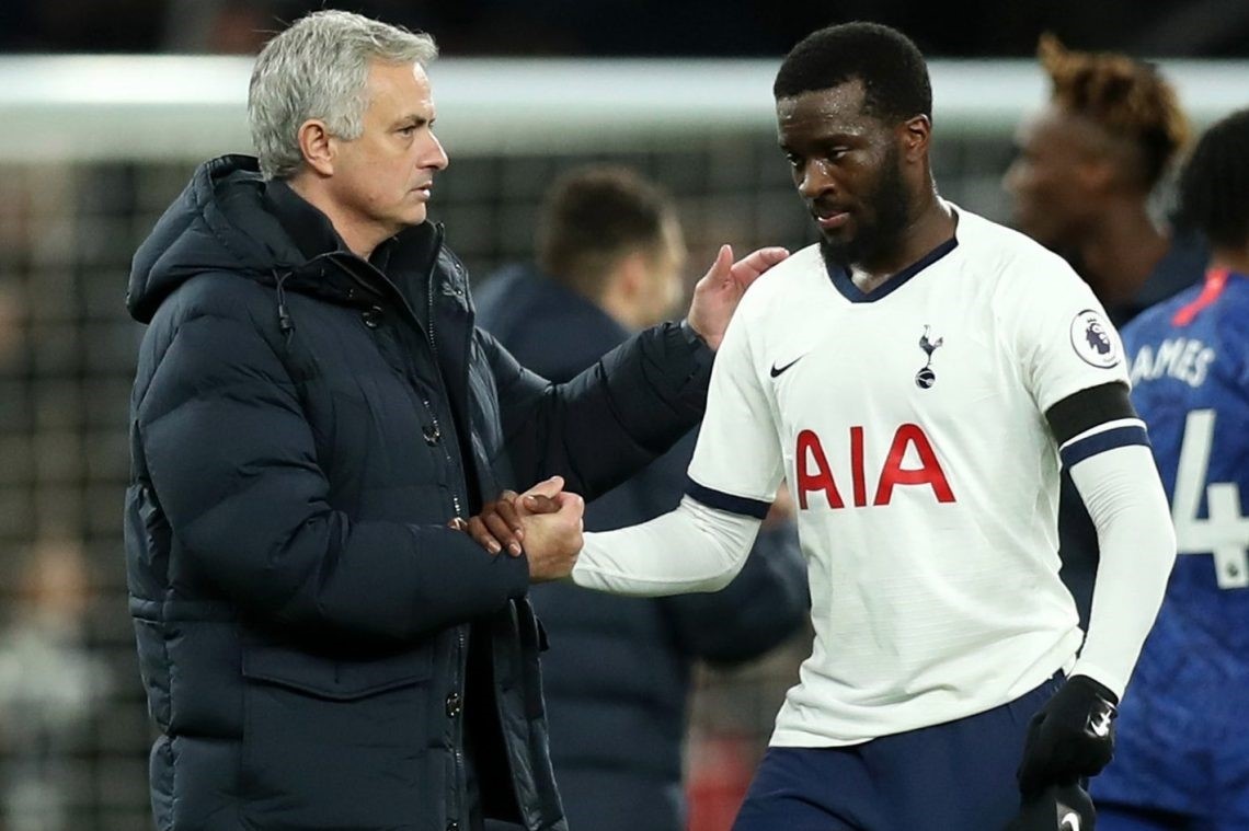 Lokomotiv dau voi Tottenham anh 1
