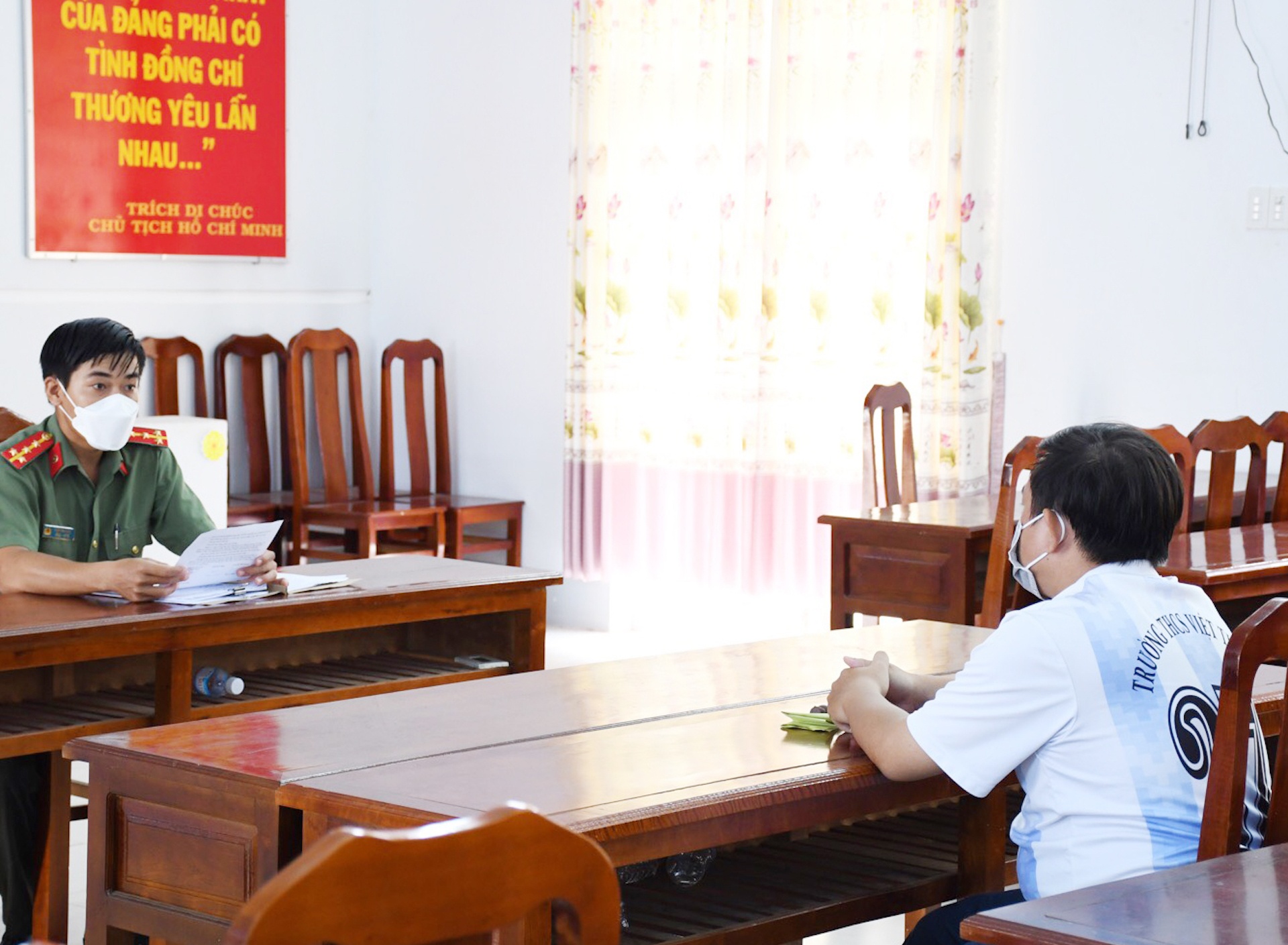 Bi phat 5 trieu vi binh luan vu khong chot kiem soat anh 1