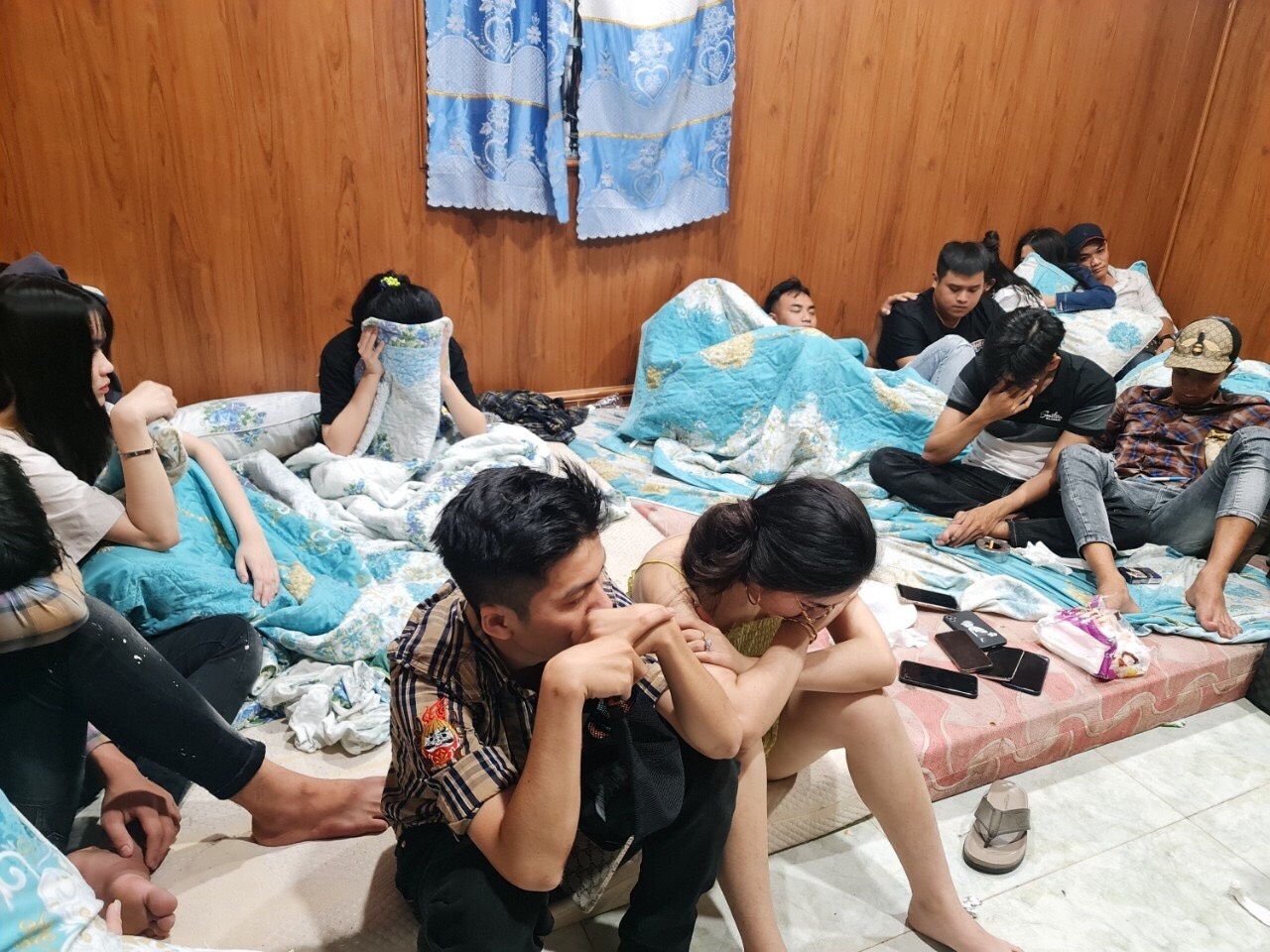20 nguoi duong tinh ma tuy,  dap da tap the,  khach san Thuy Tien,  Canh sat ma tuy Tien Giang,  Cong an huyen Cai Be anh 1