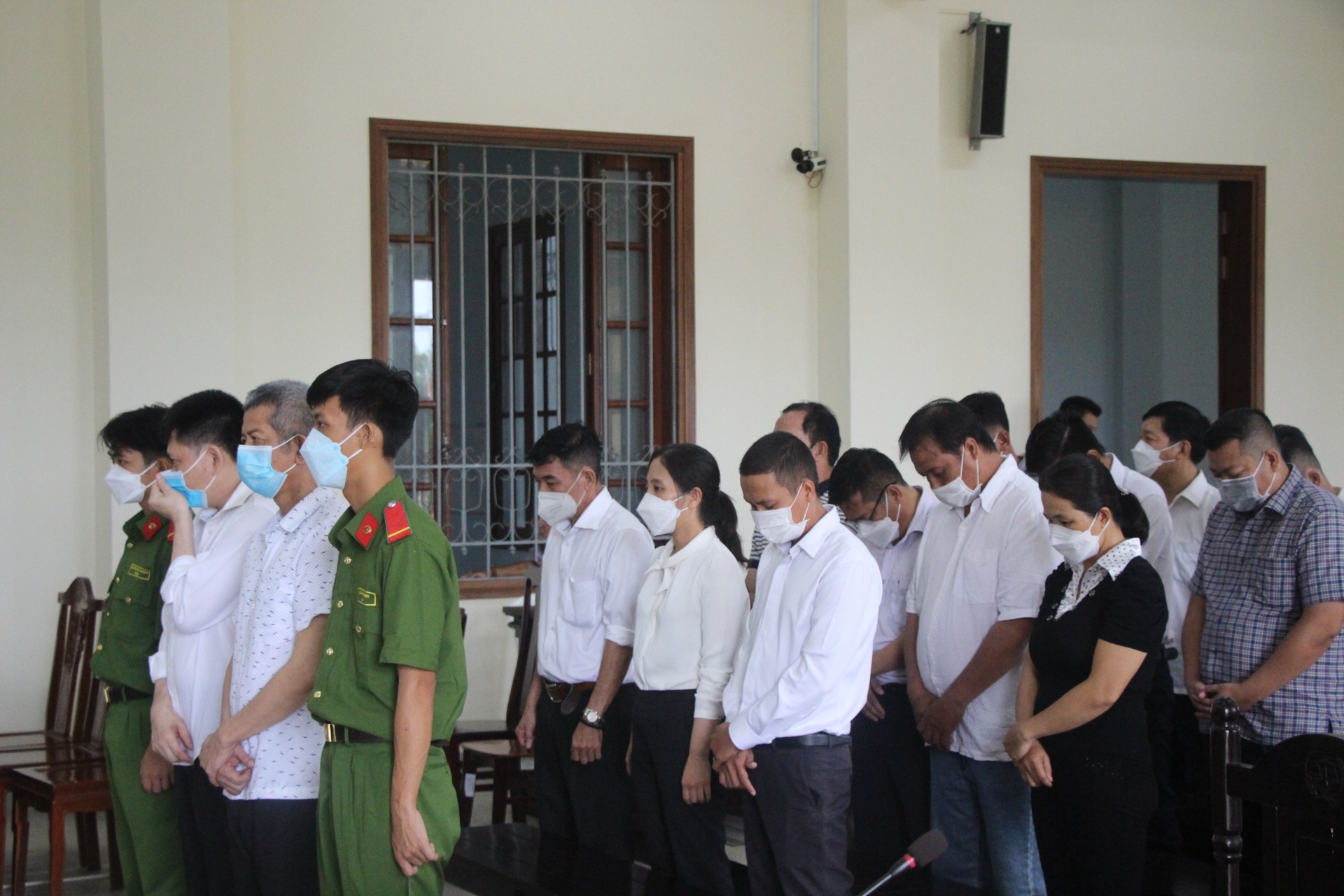 Cuu giam doc ngan hang linh 16 nam tu anh 1
