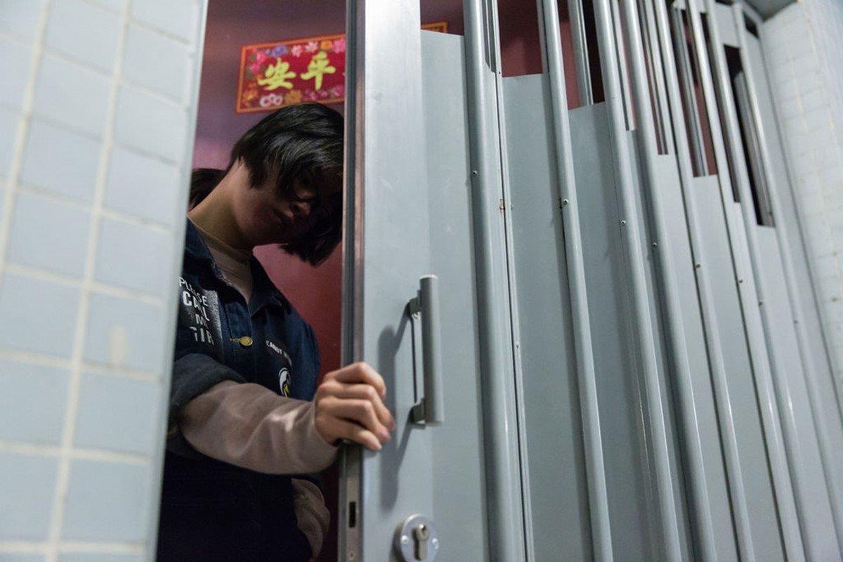gioi tre Hong kong khong muon ra khoi nha anh 1