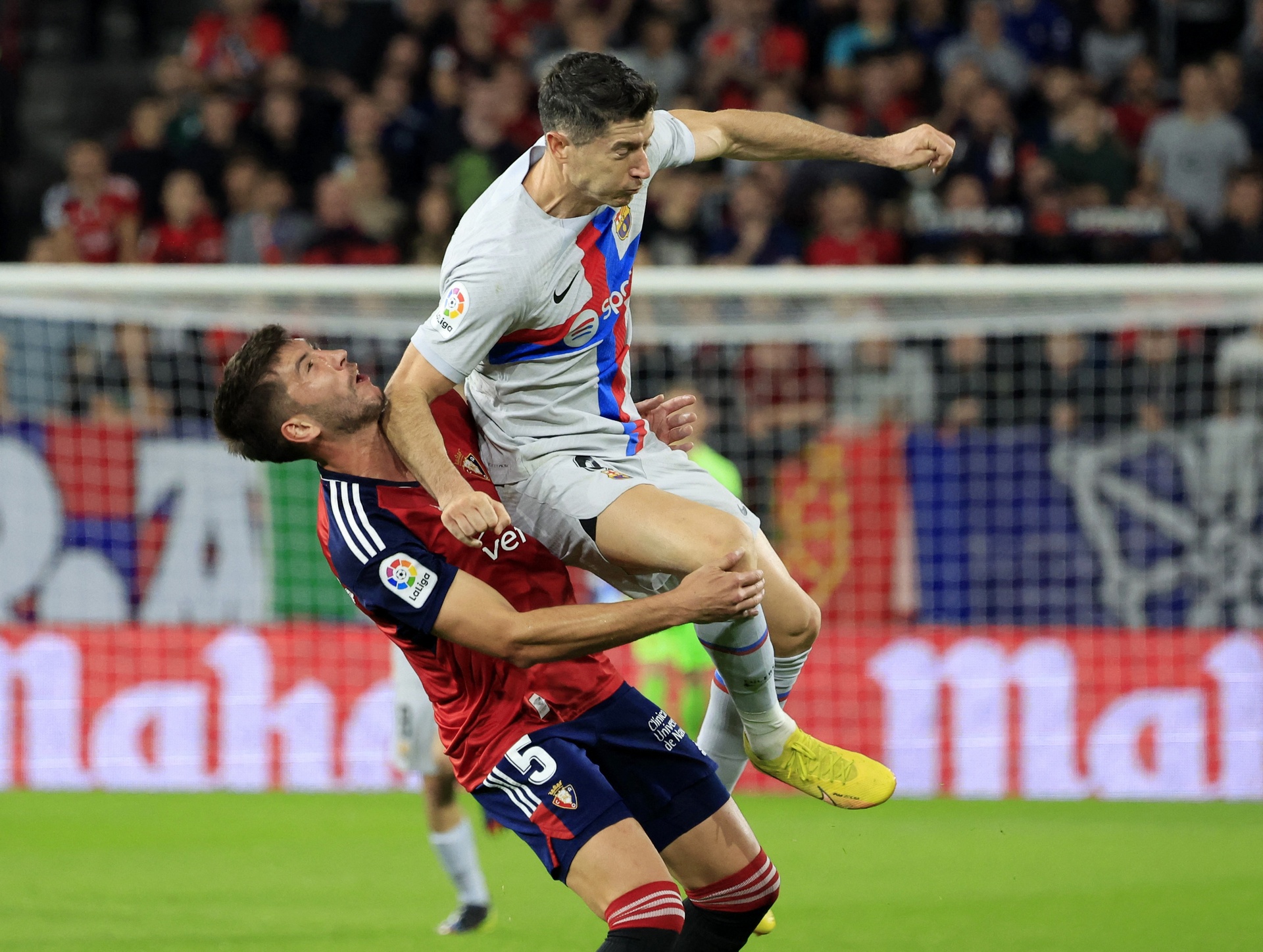 Pique bi duoi anh 4