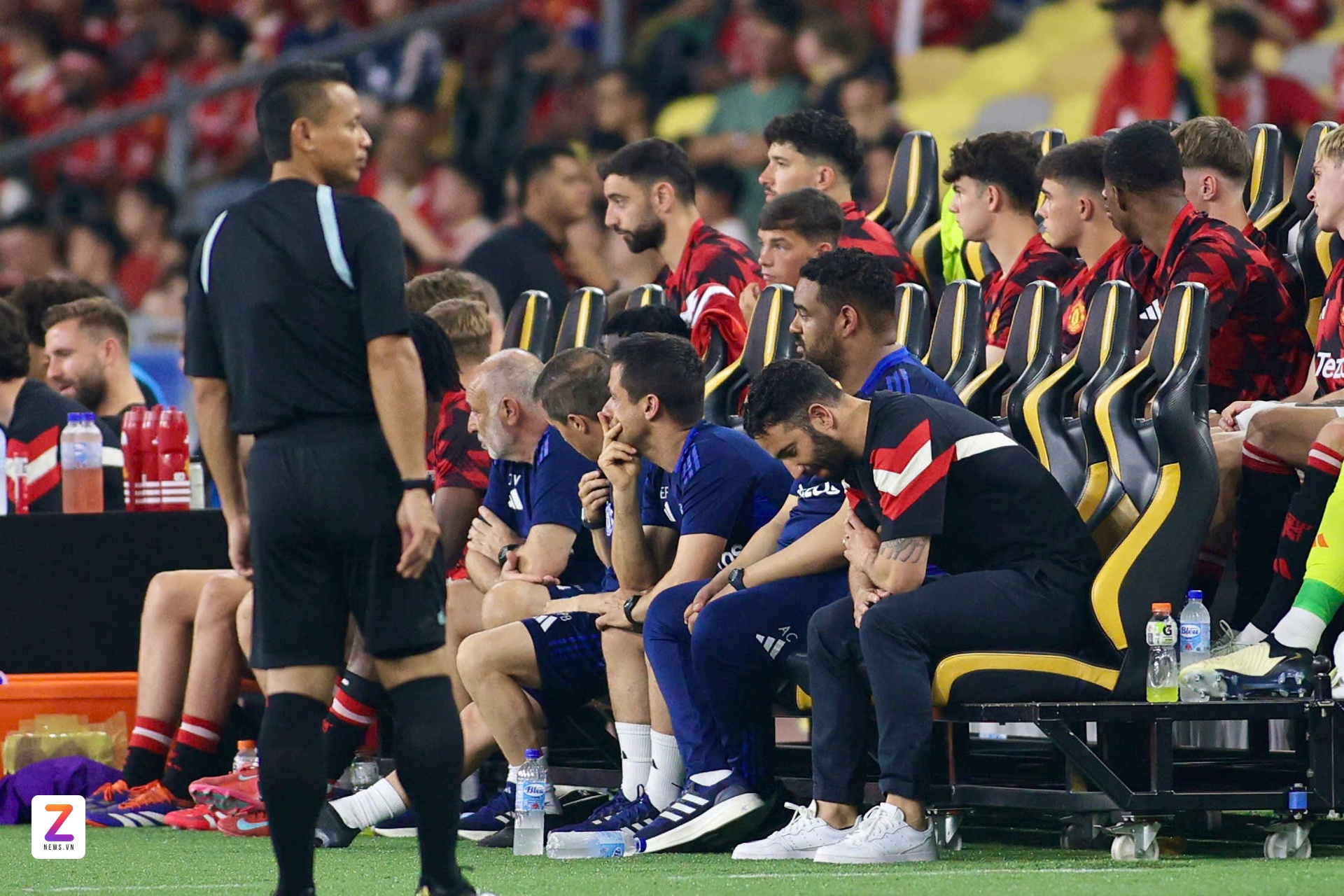 Amorim nói gì sau khi thua đội hình chắp vá của Đông Nam Á? 2 doi hinh MU boi roi anh 8