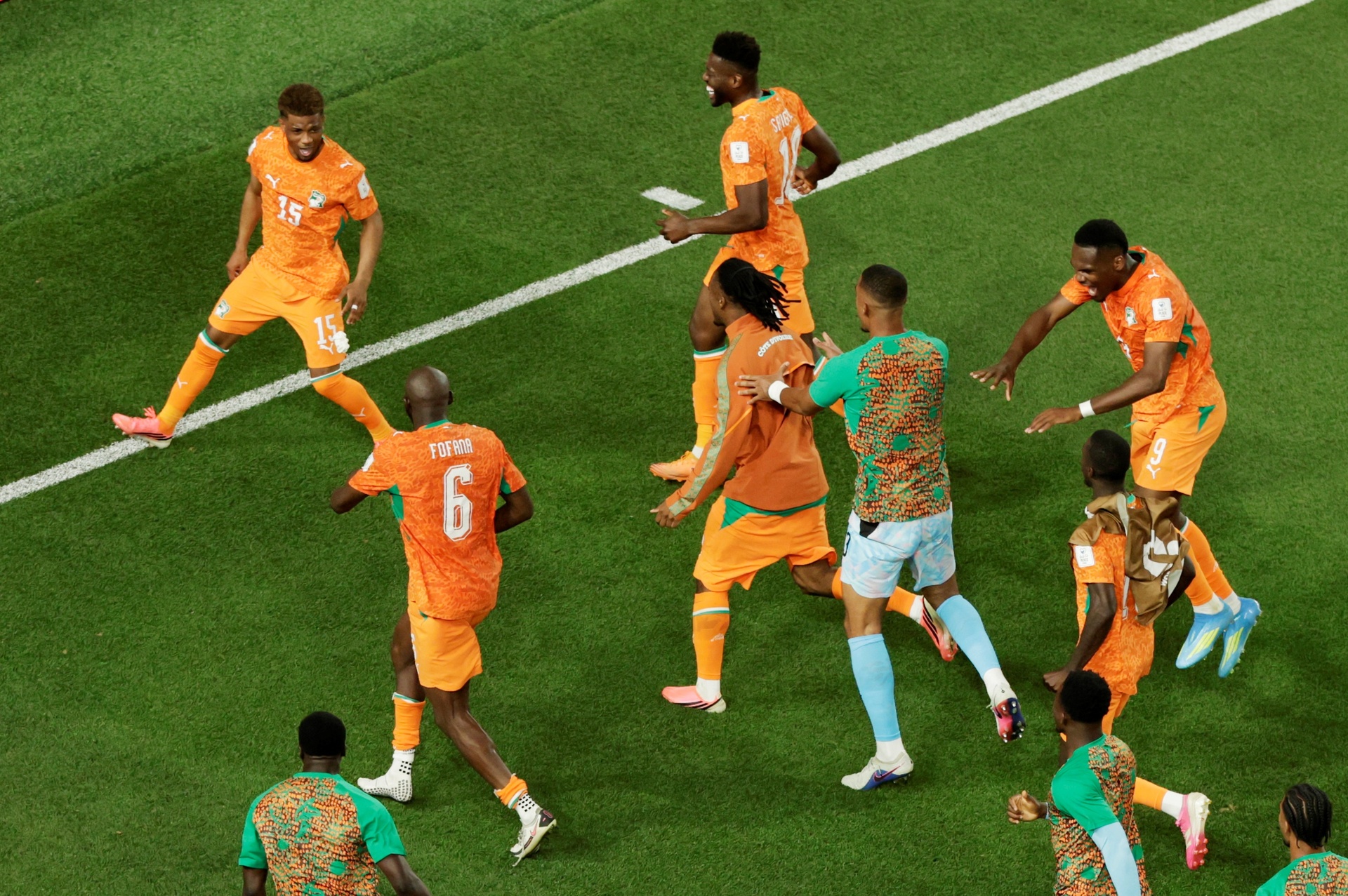 Bờ Biển Ng&agrave; vỡ &ograve;a với b&agrave;n thắng ph&uacute;t cuối, sao trẻ Man United đi v&agrave;o lịch sử World Cup