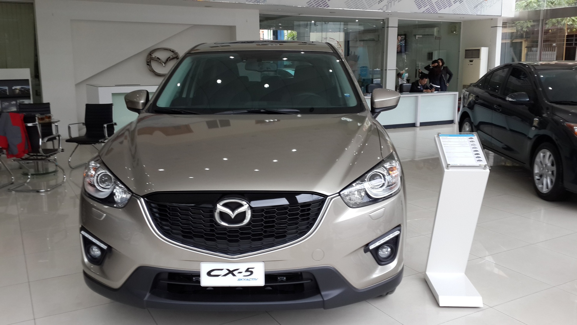 Mazda giam gia xe o Viet Nam anh 2