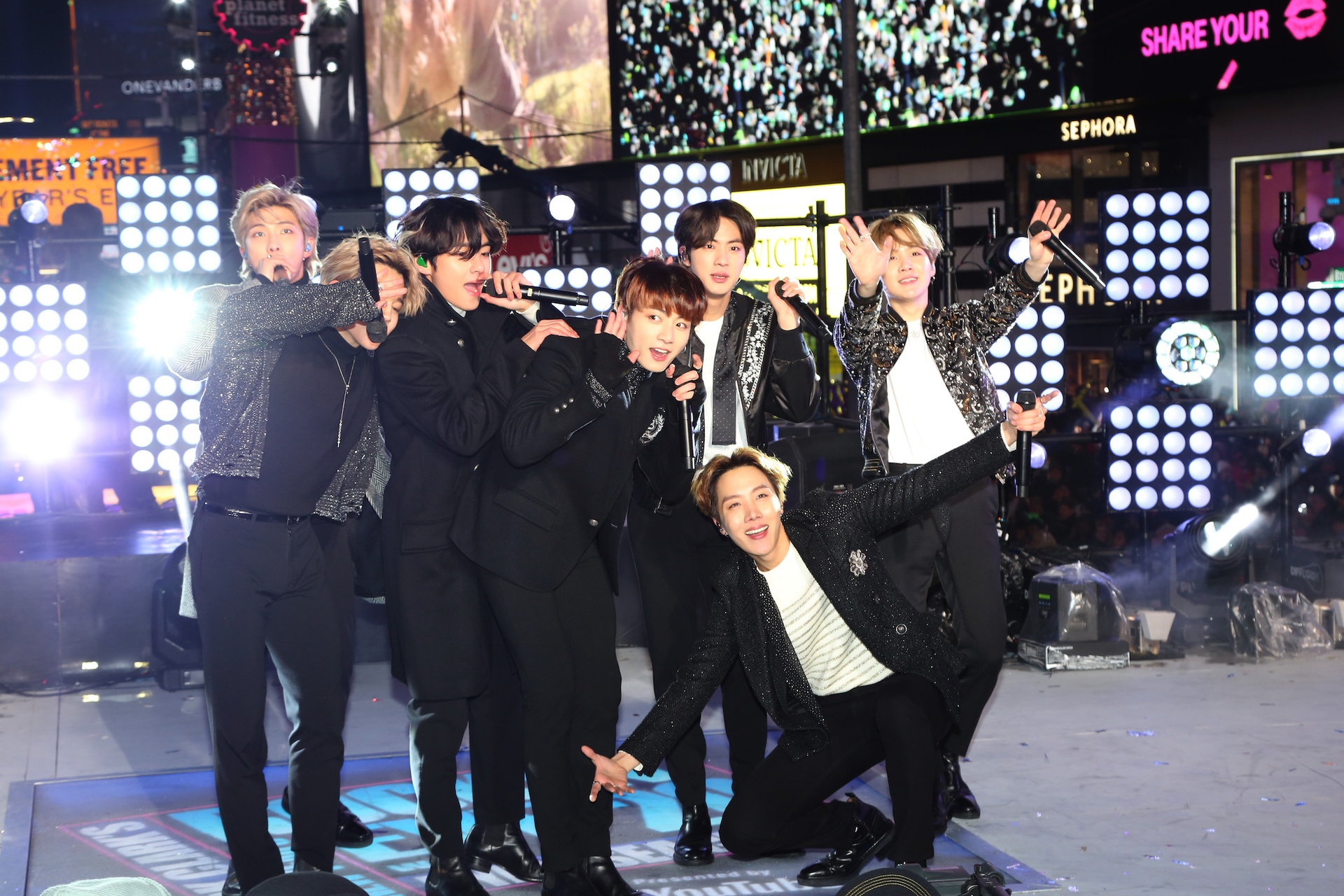 ly do bts co dong dao fan quoc te anh 2