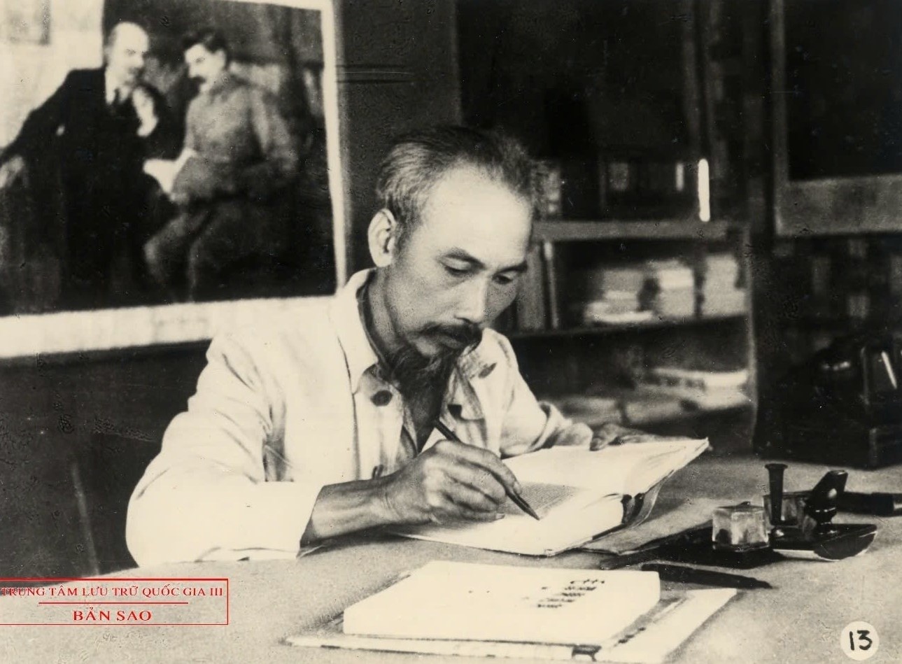 Ho Chi Minh anh 1