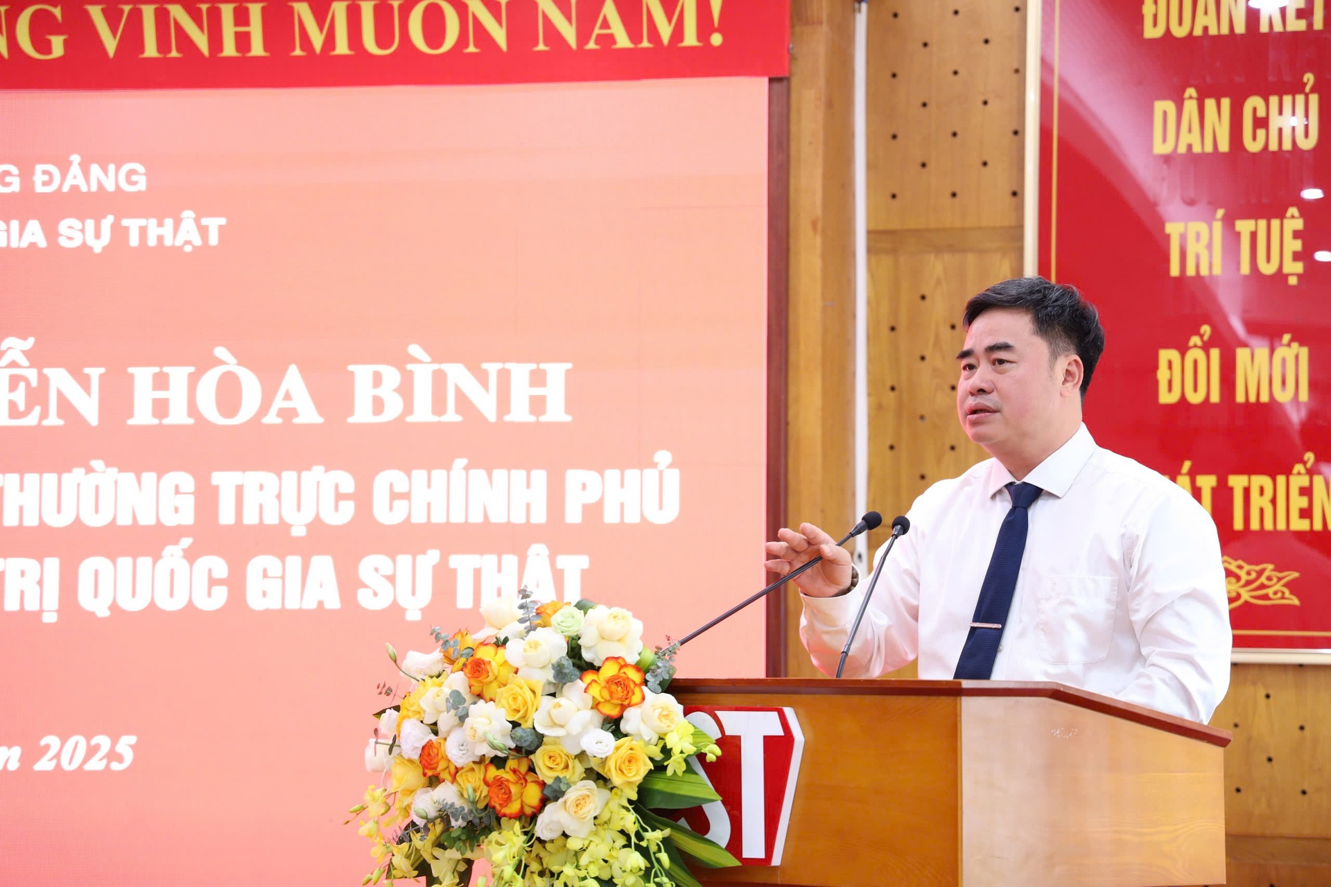 van hoa anh 4
