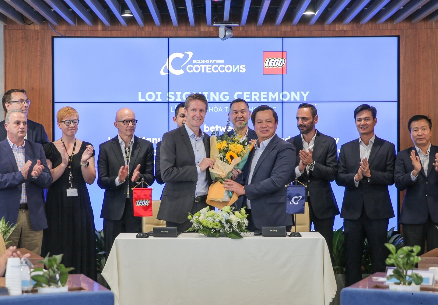 Coteccons,  Lego,  nha may anh 1