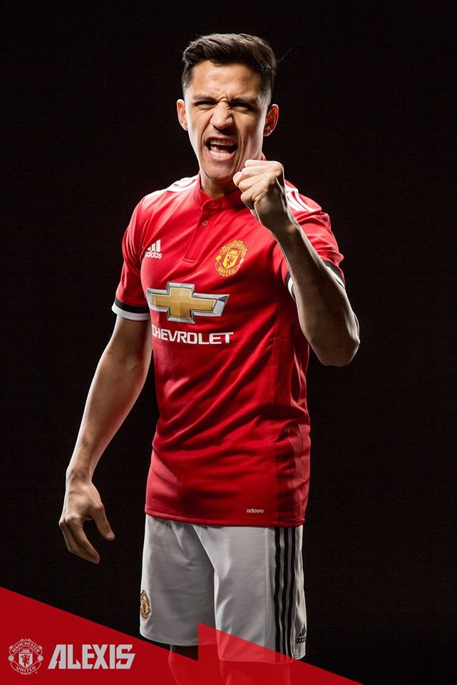 Sanchez rang ro trong ao dau Man Utd anh 1