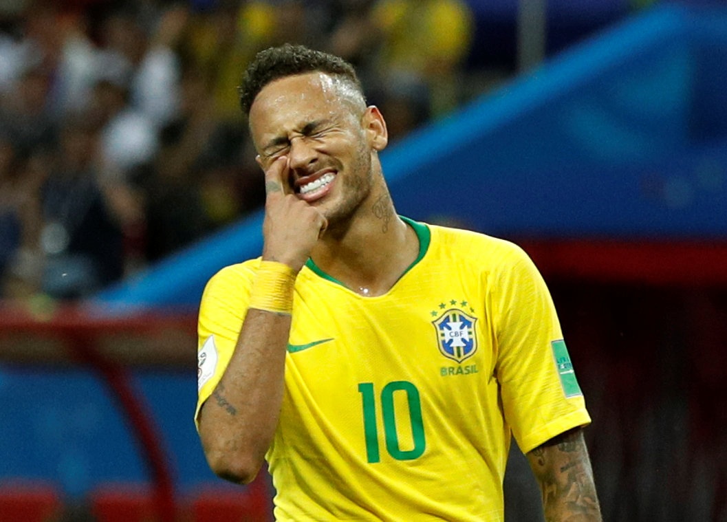 Ronaldo,  Messi vong xe lai don Neymar ve nuoc anh 1
