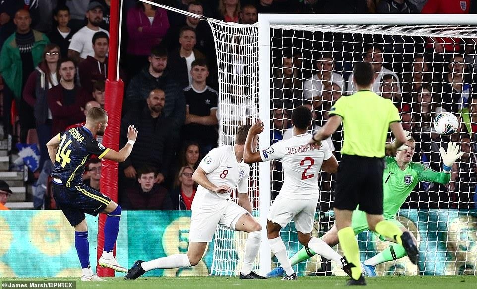 Sterling l, ap hat-trick kien tao anh 2