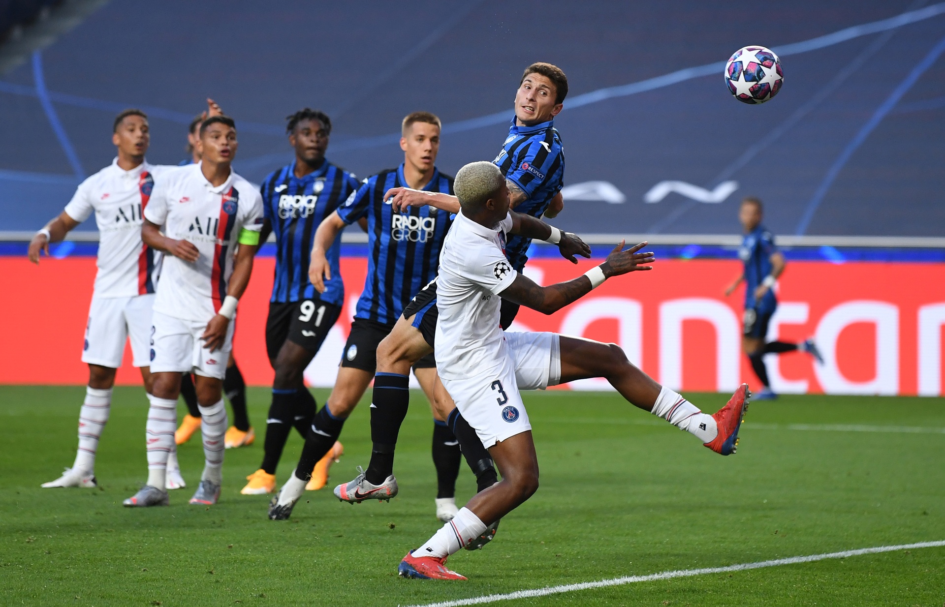 Atalanta gap PSG anh 1