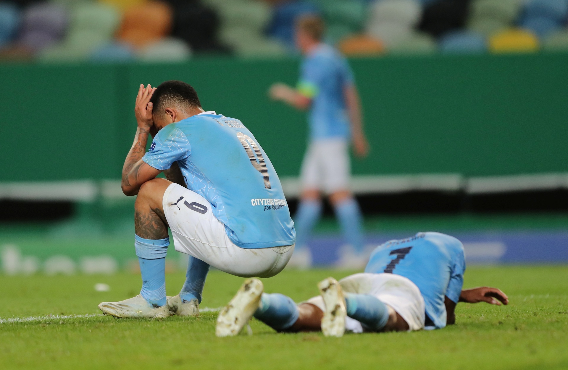 Man City thua Lyon anh 1