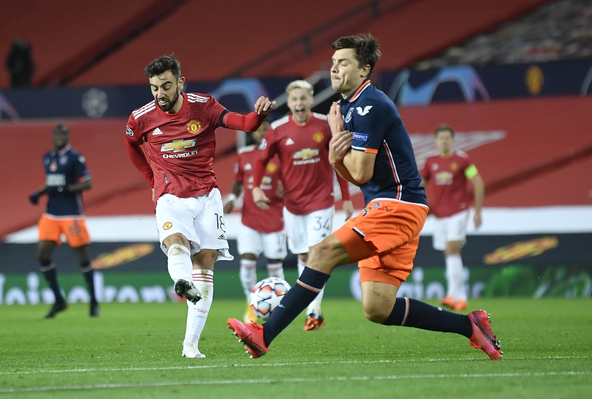MU dau Basaksehir anh 9