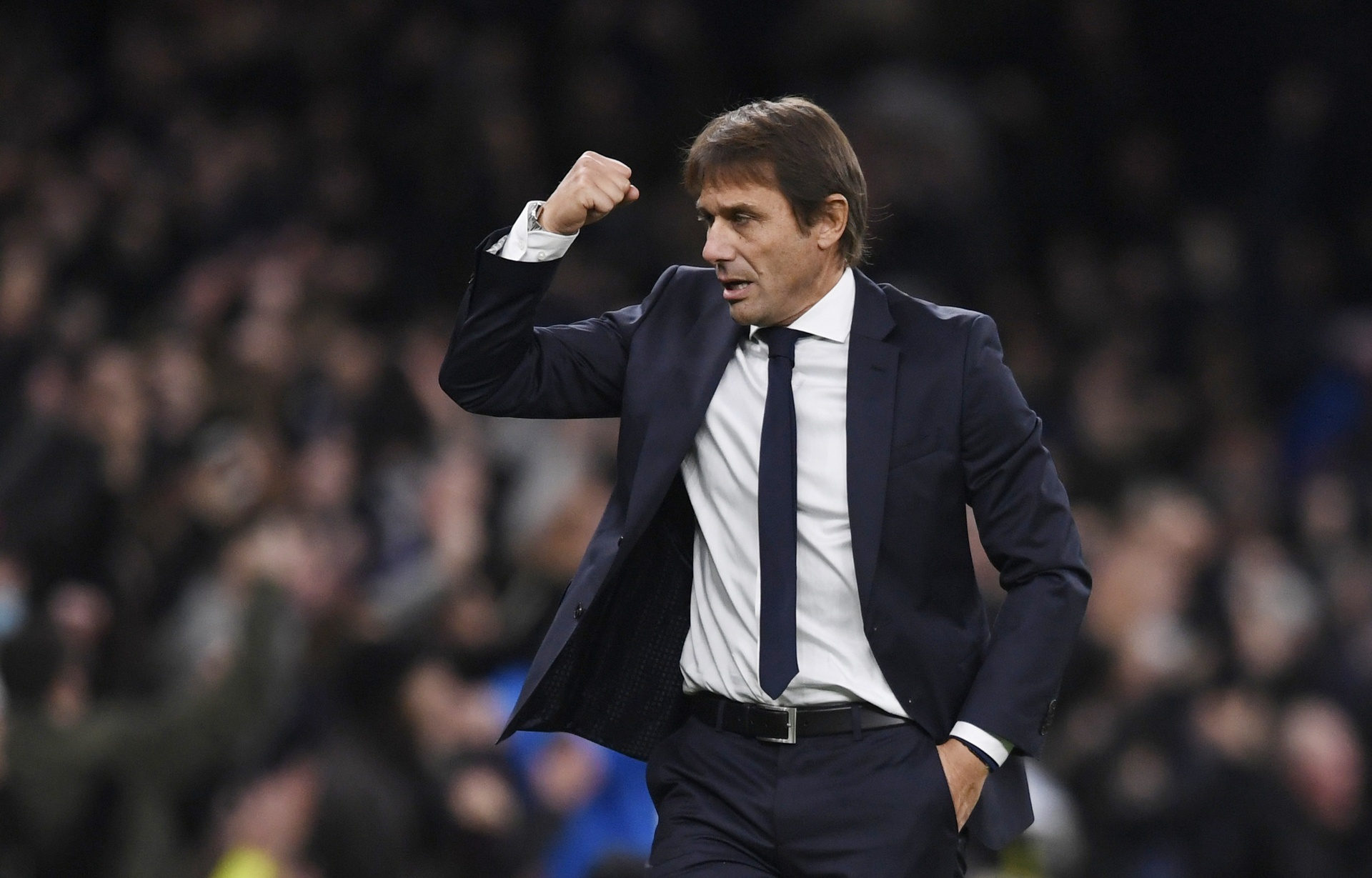 Conte ra mat anh 1