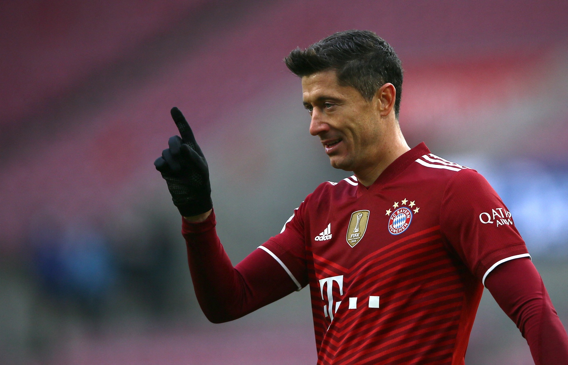 Lewandowski lap hat-trick anh 1