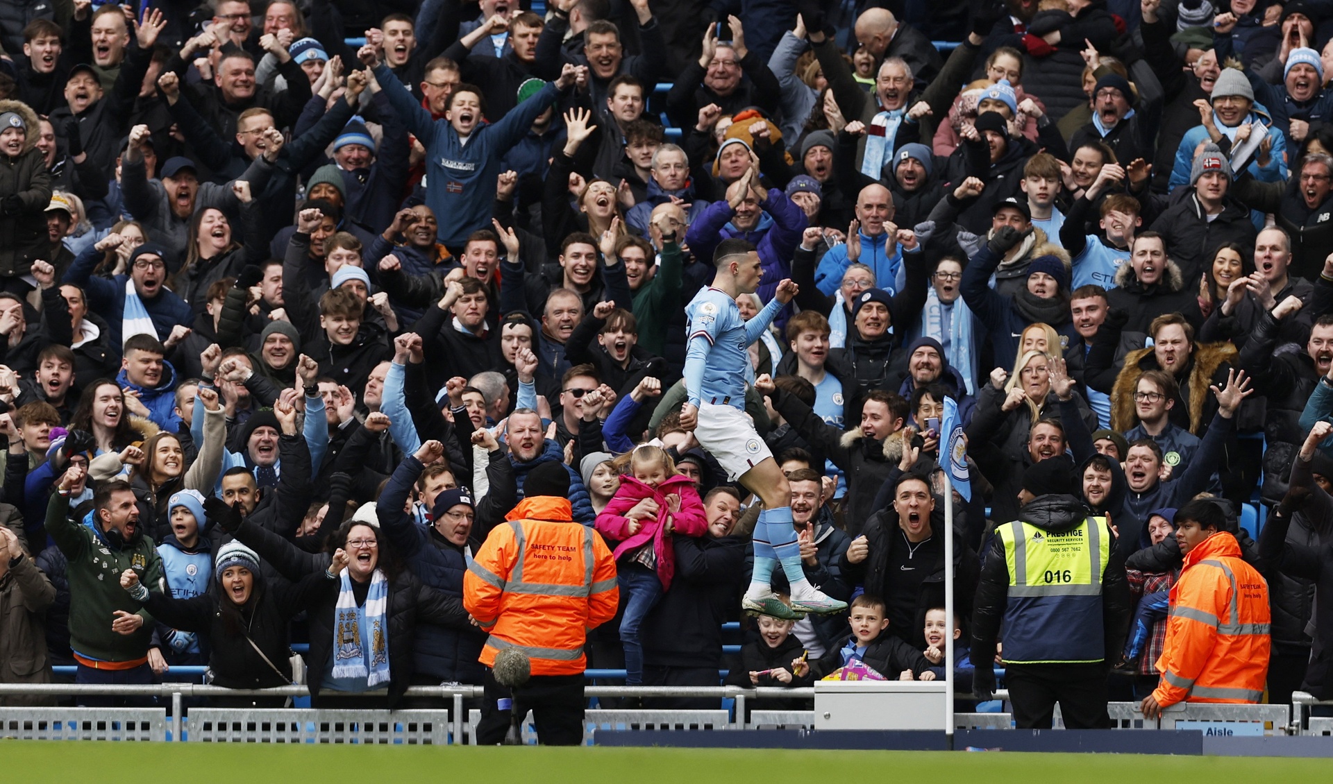 Man City dau Newcastle anh 19