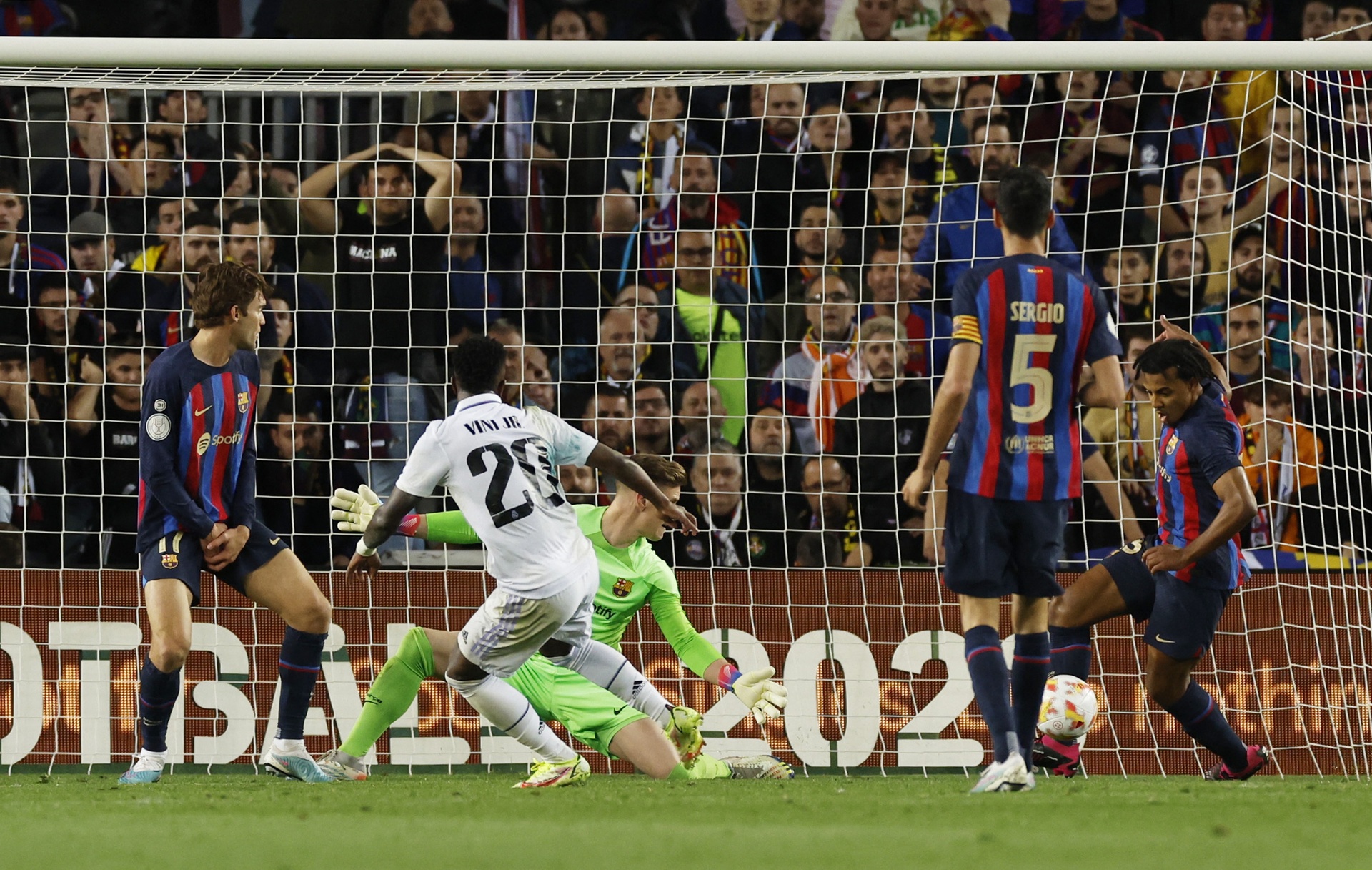 Barca anh 1